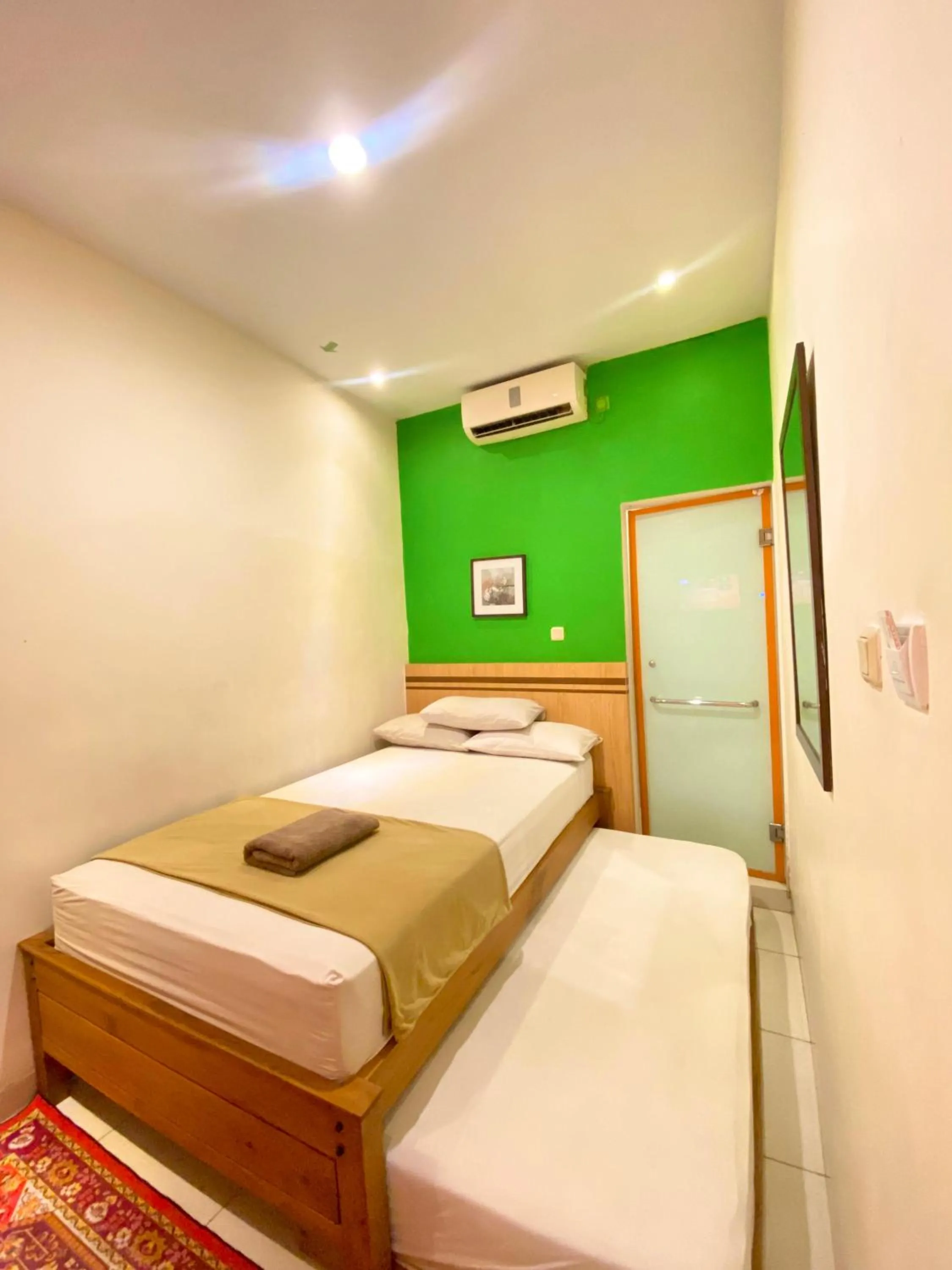 Bedroom, Bed in Cabin Hotel Bhayangkara