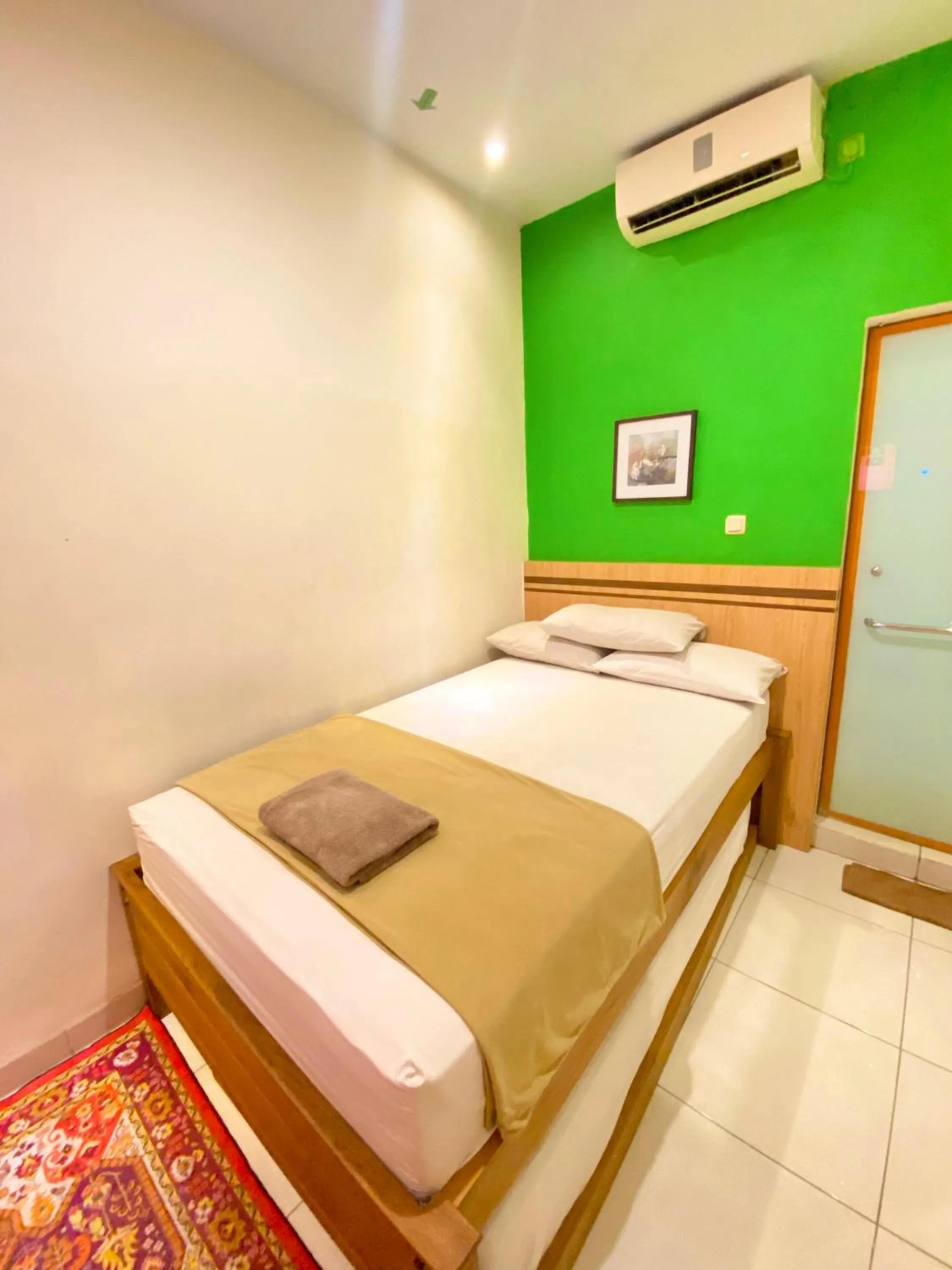 Bedroom, Bed in Cabin Hotel Bhayangkara