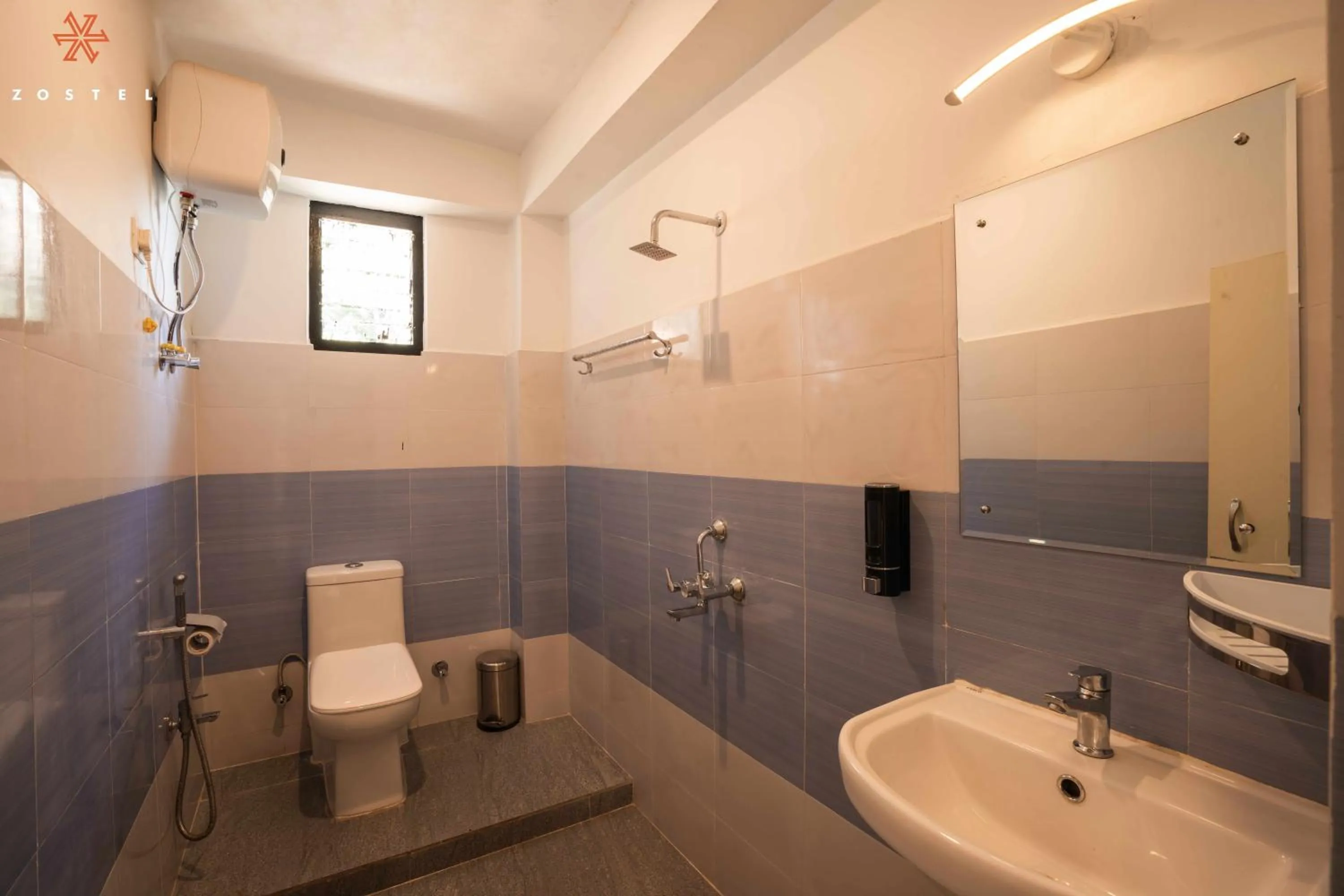 Toilet in Zostel Rinchenpong (Pelling)