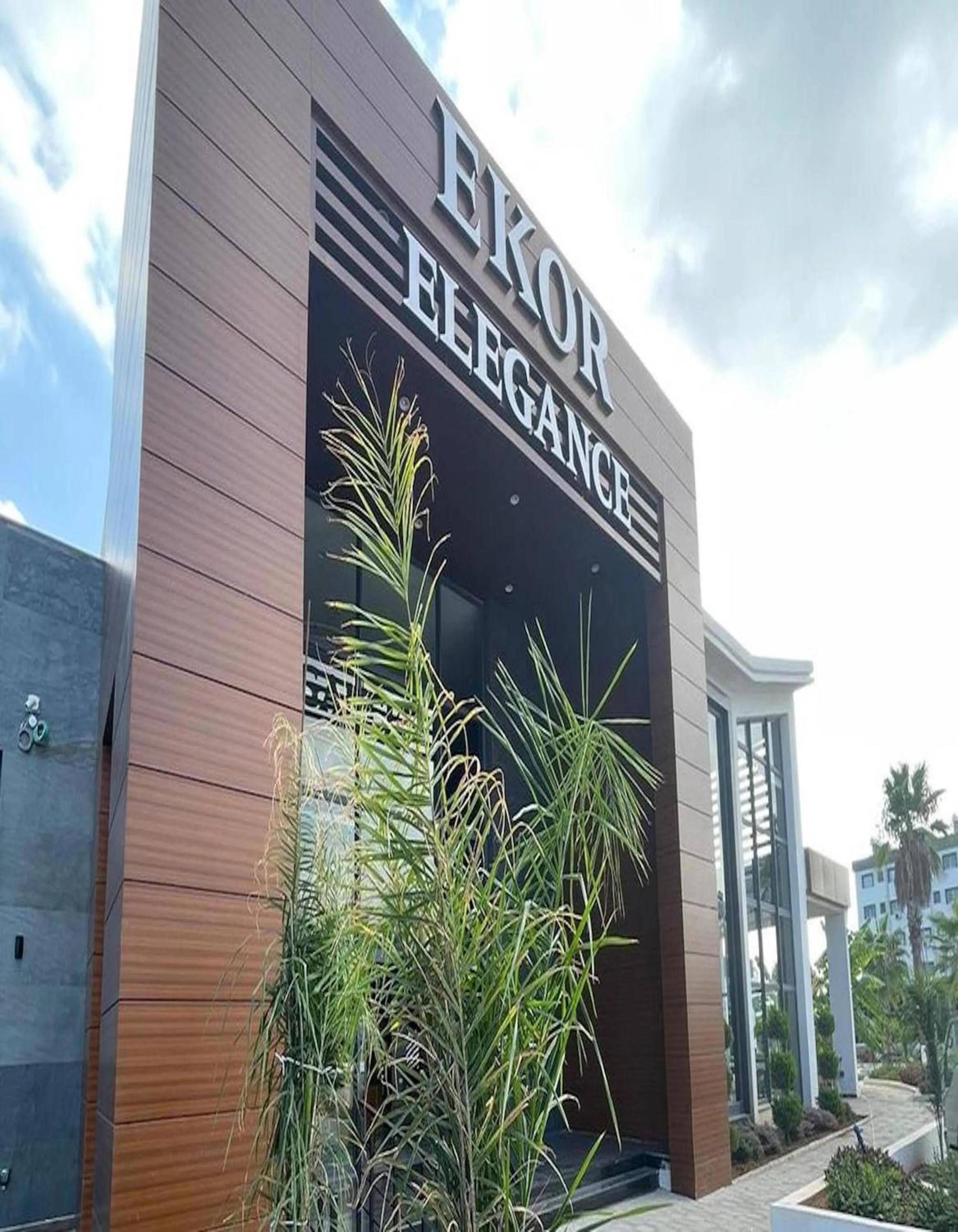 Property building in Ekor Elegance Hotel