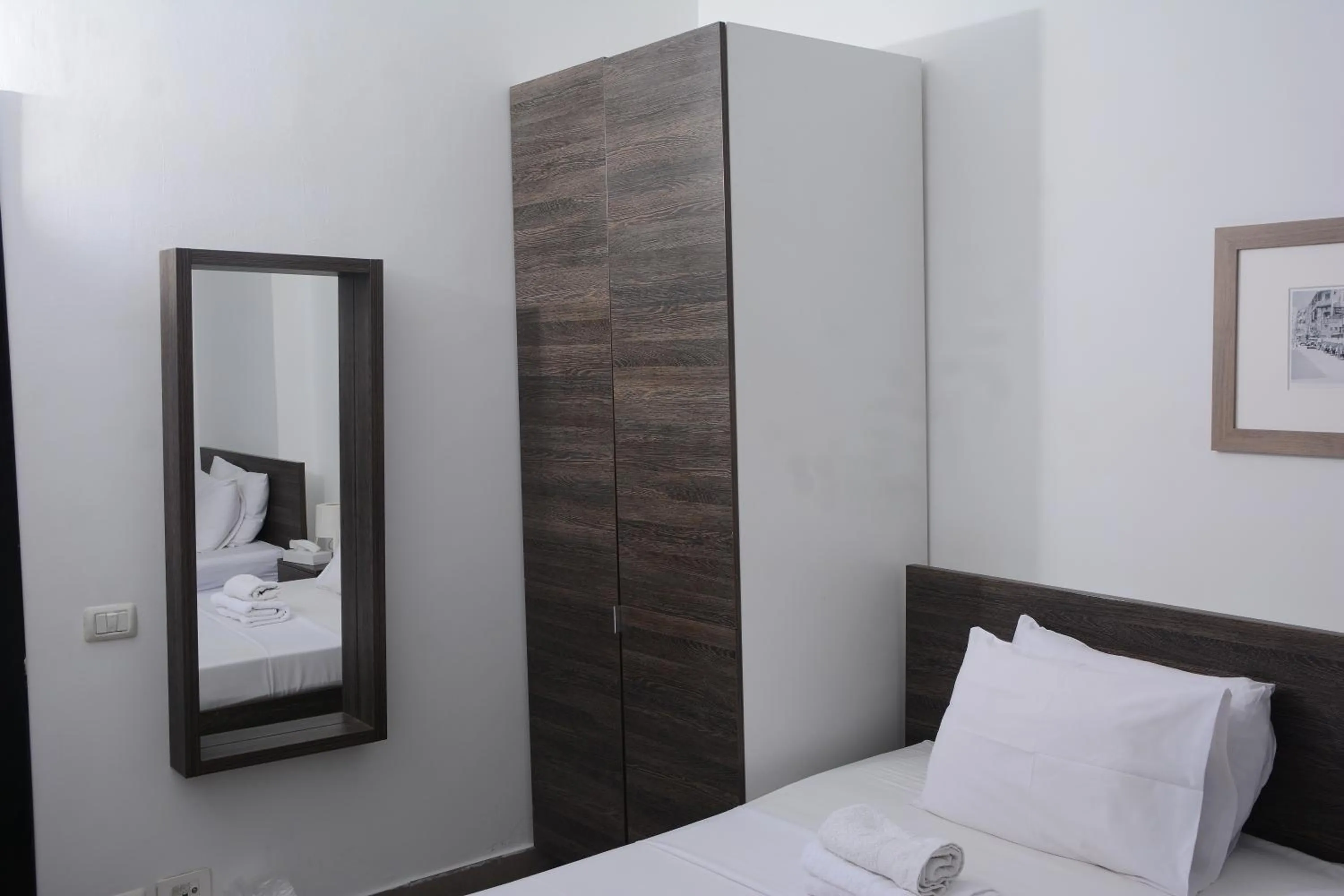 Photo of the whole room, Bed in Sakan 275