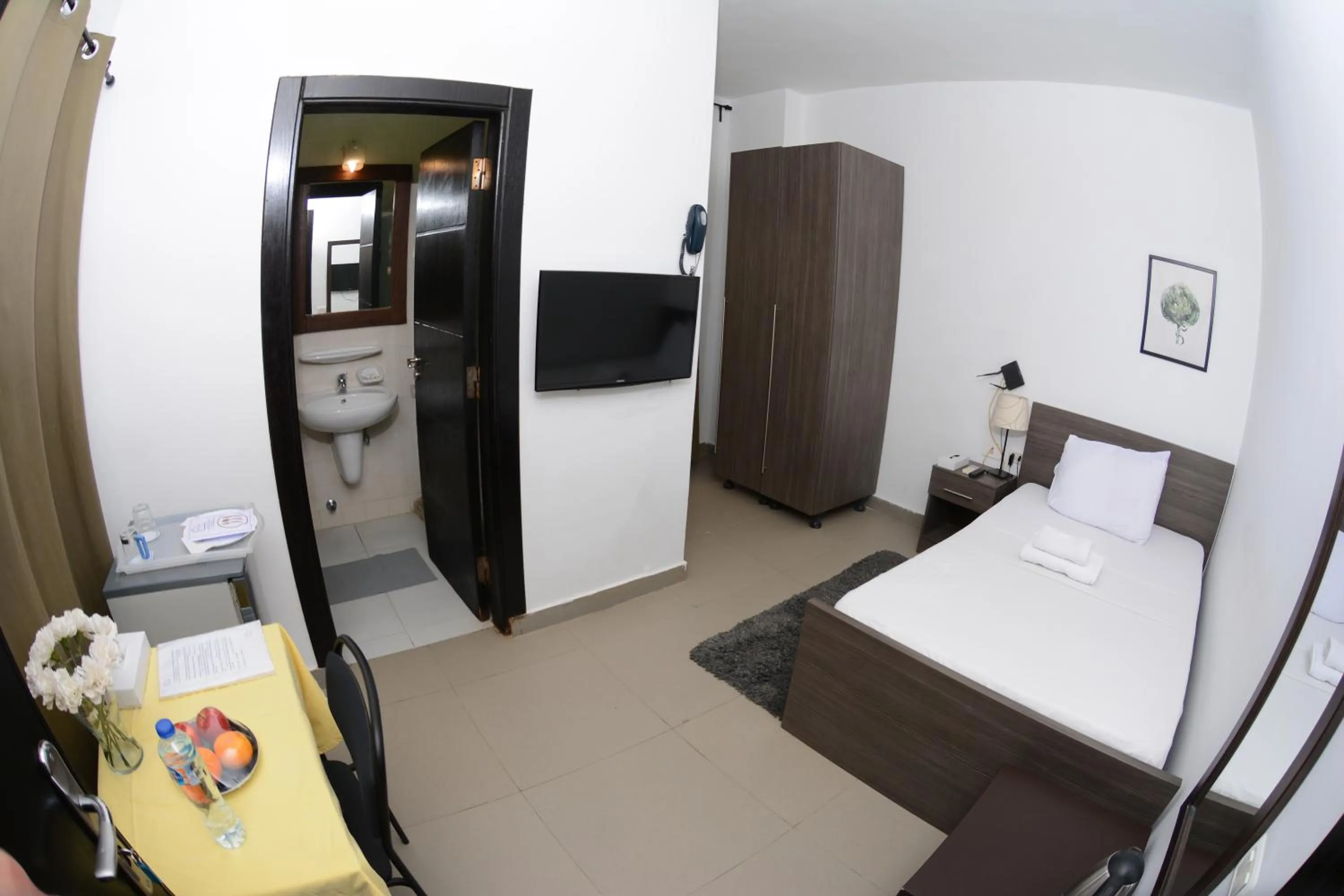 Photo of the whole room, Bed in Sakan 275