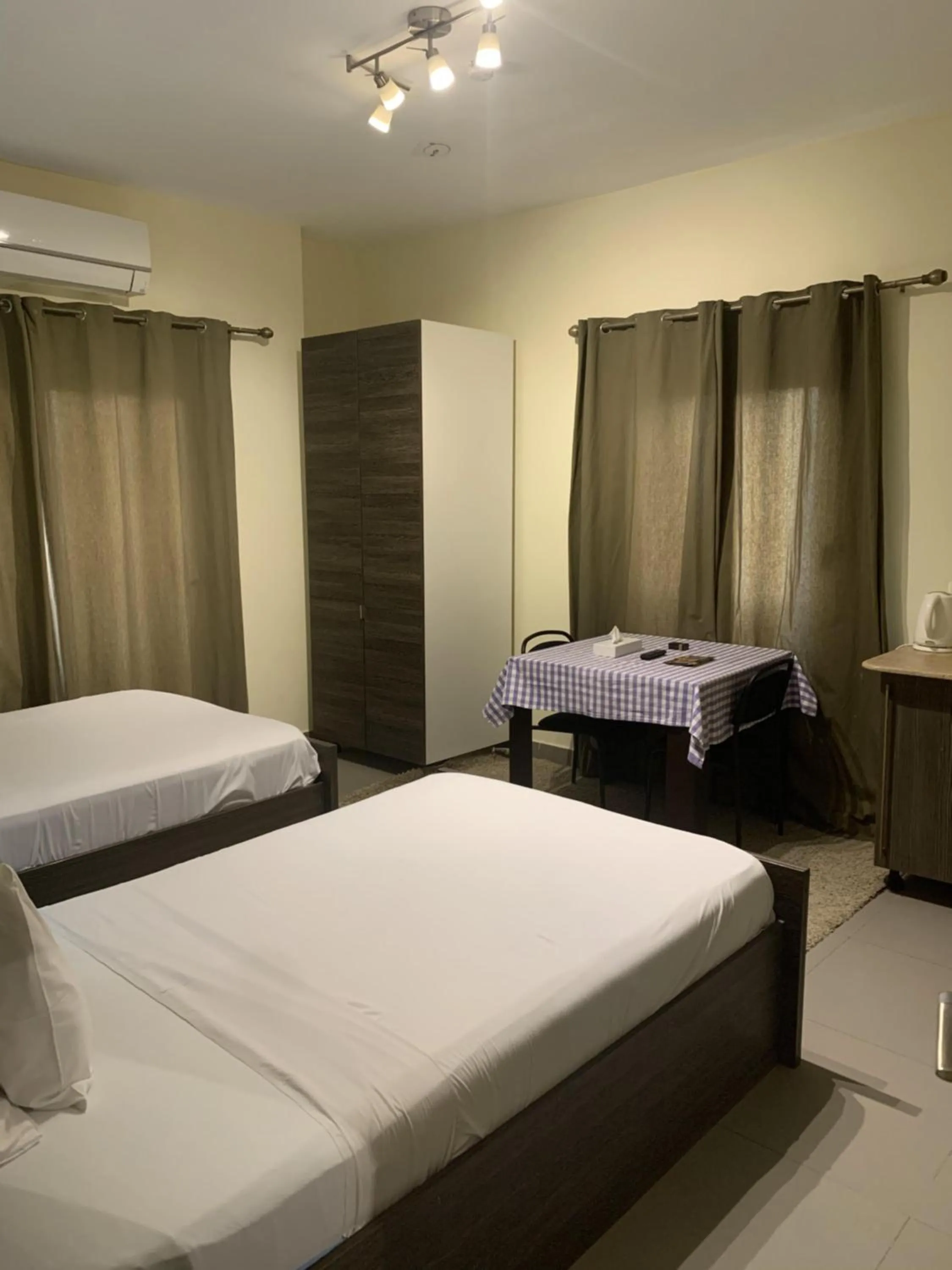 Photo of the whole room, Bed in Sakan 275