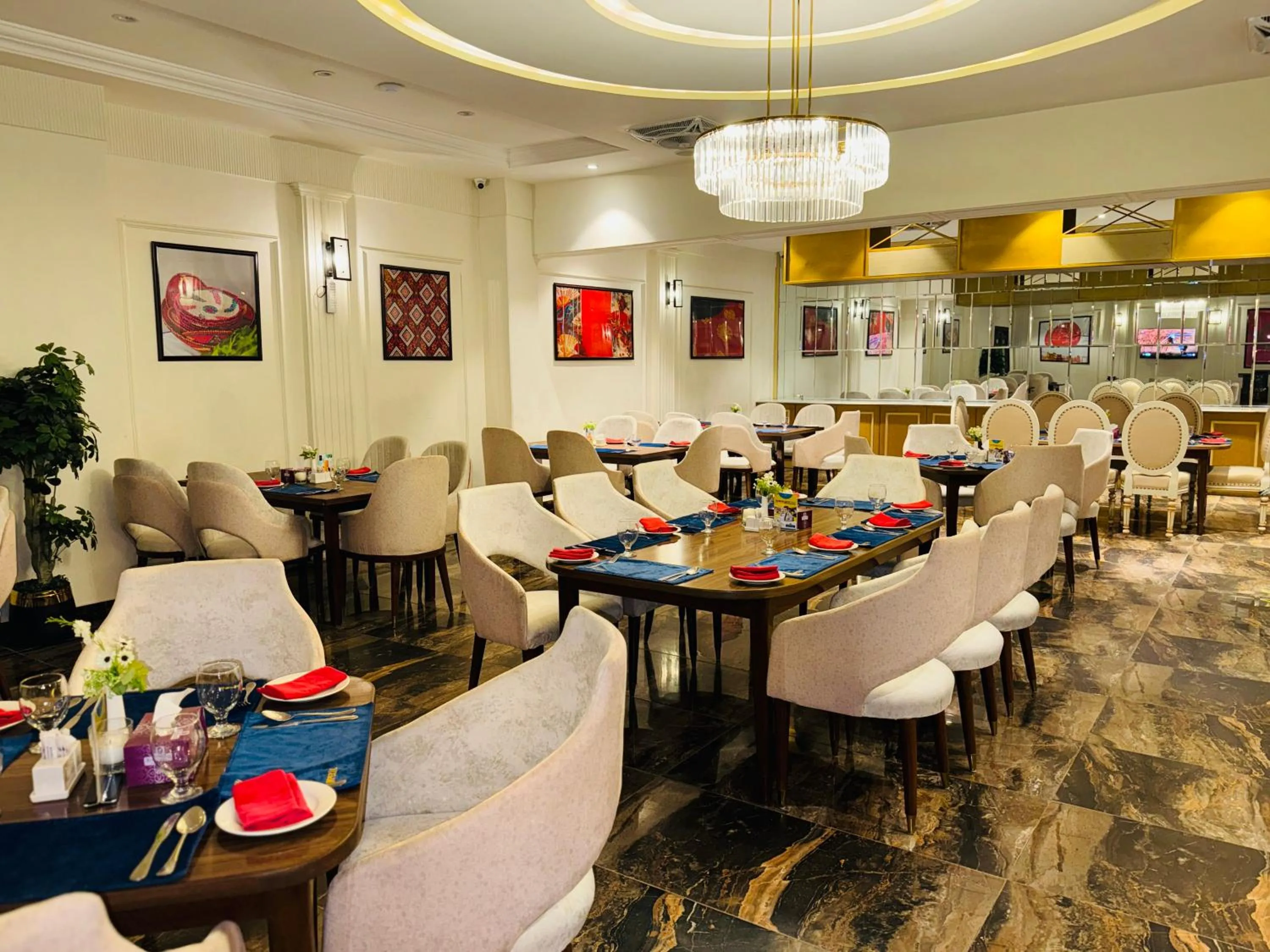 Restaurant/places to eat in RT Grace Royal Taj Hotel Sukkur