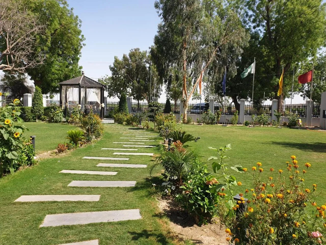 Day in RT Grace Royal Taj Hotel Sukkur