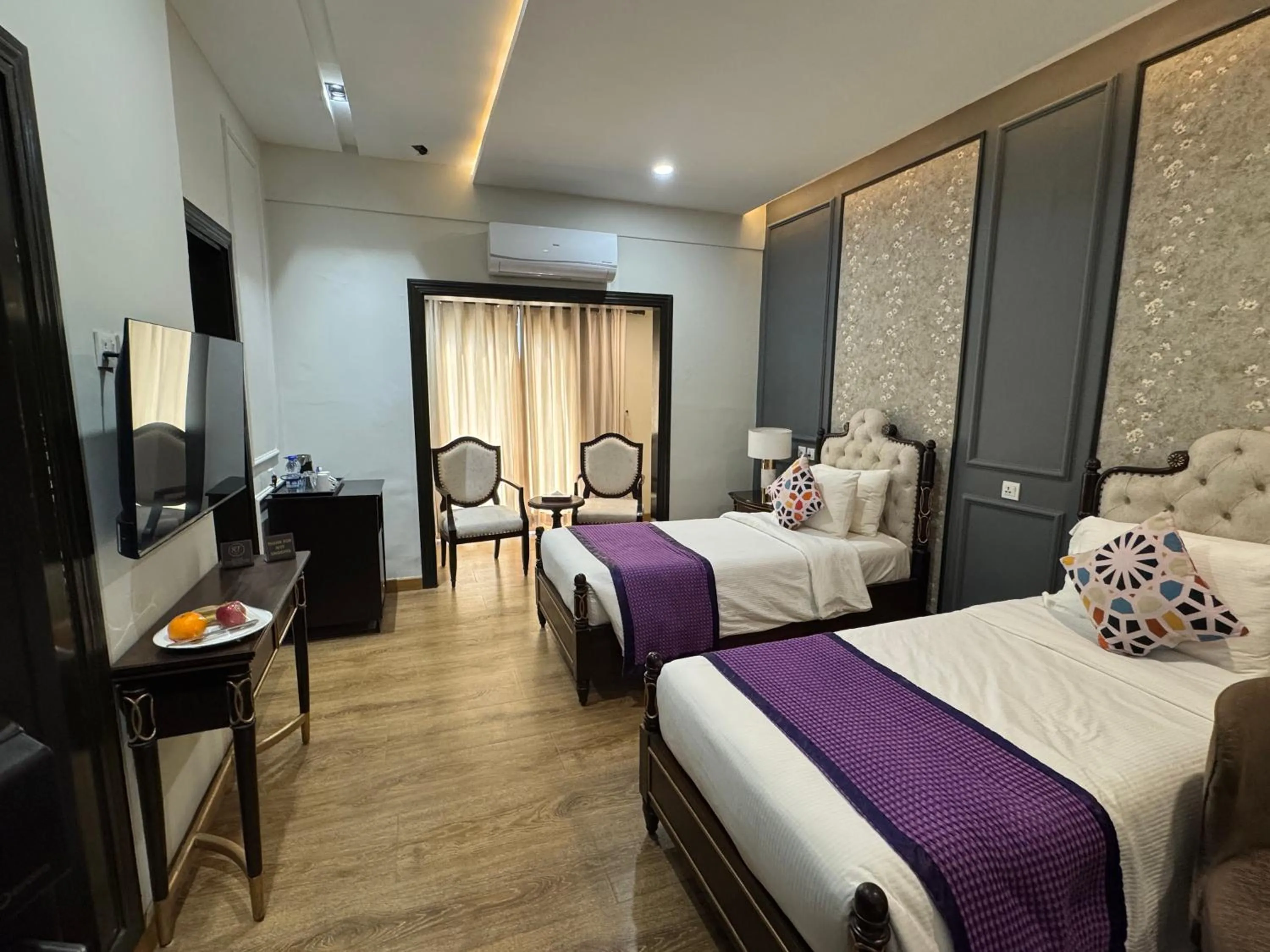 Bedroom, Bed in RT Grace Royal Taj Hotel Sukkur