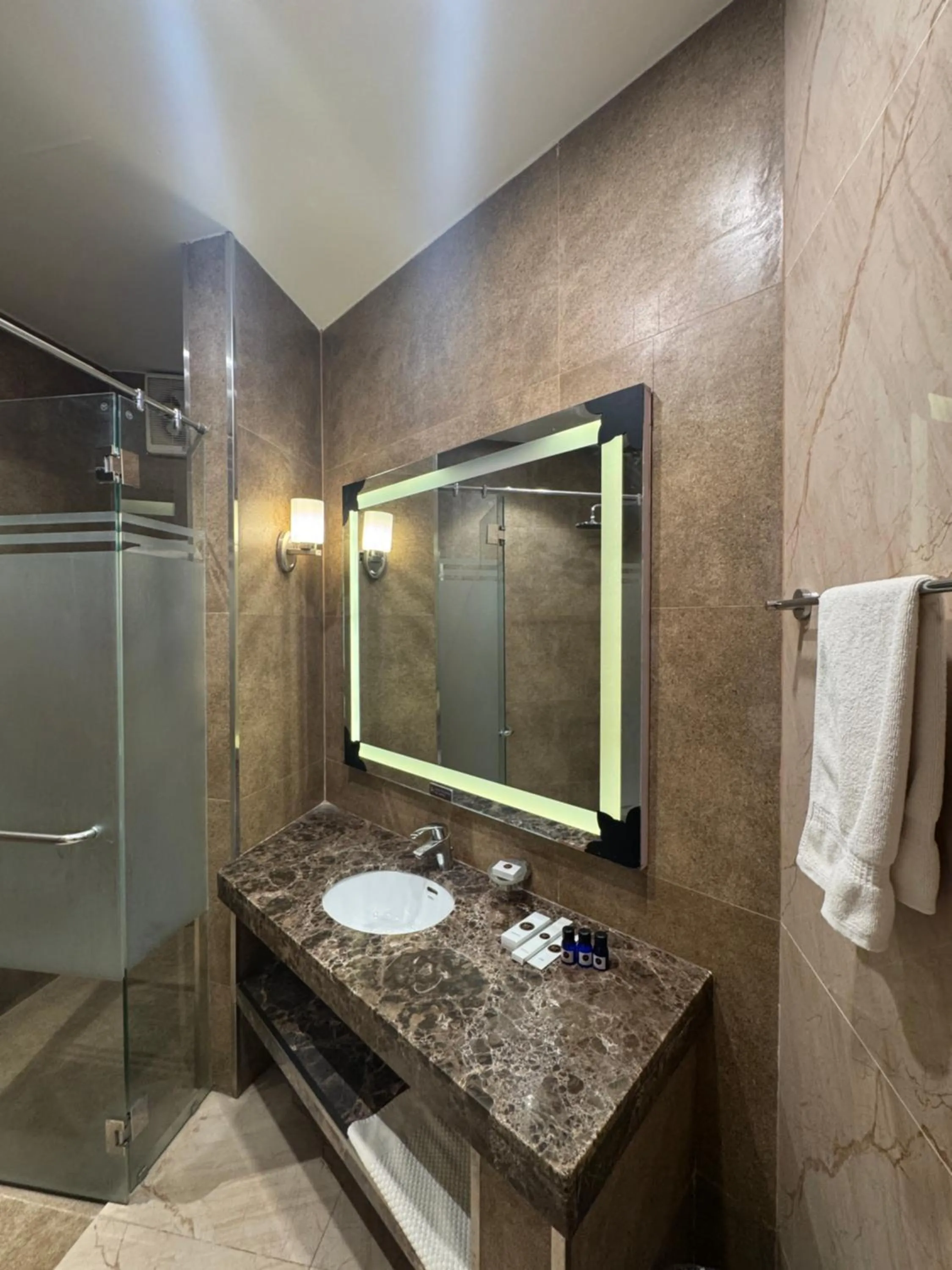 RT Grace Royal Taj Hotel Sukkur