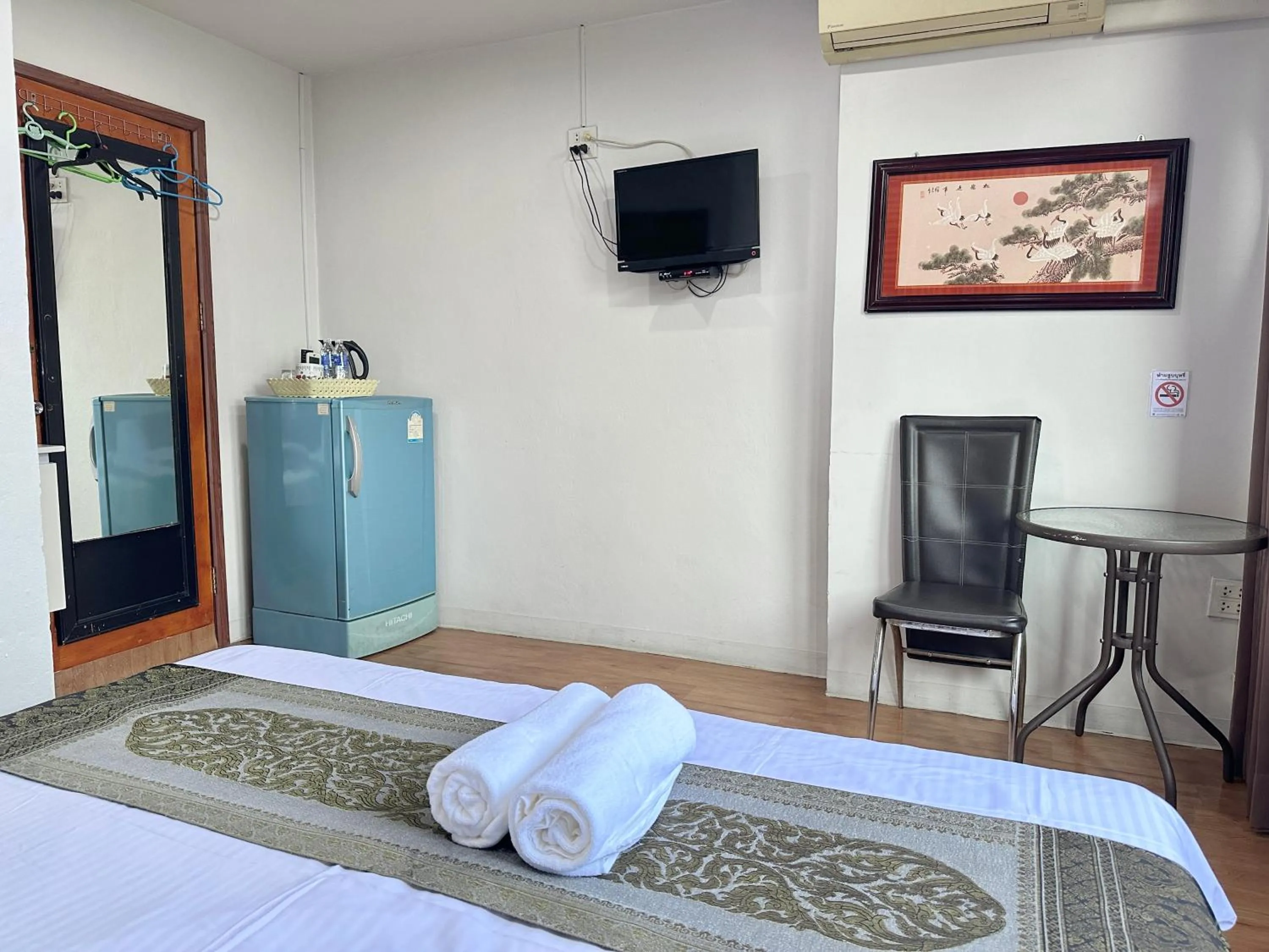 Photo of the whole room, Bed in Longzhu Guesthouse