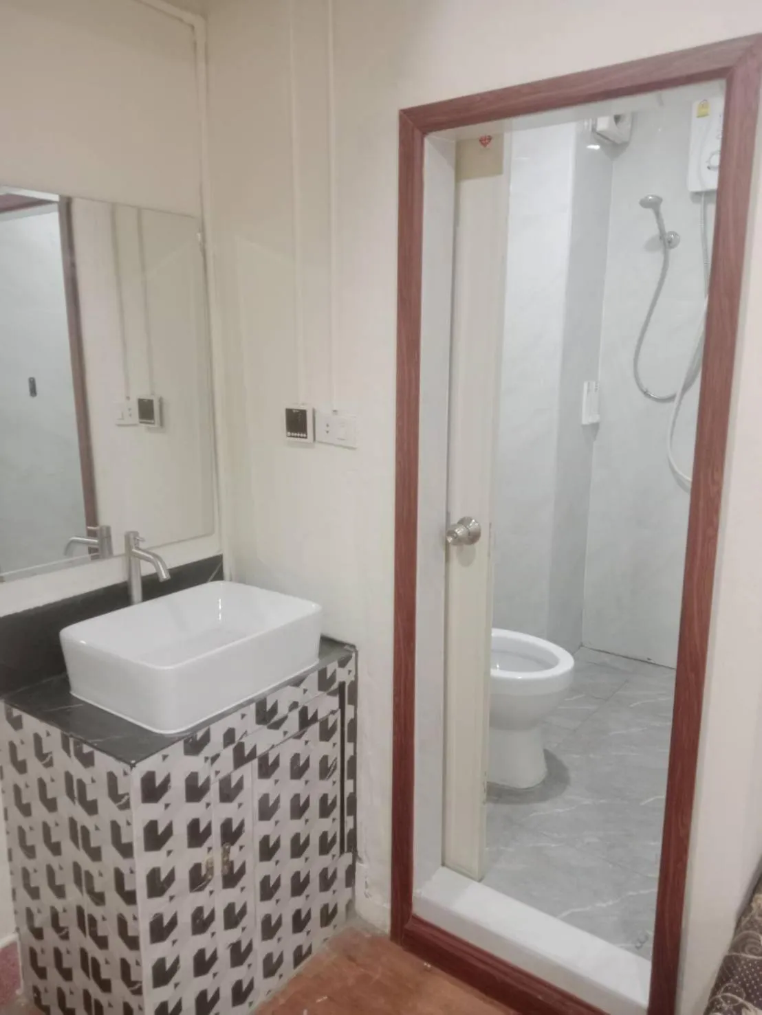 Shower in Longzhu Guesthouse