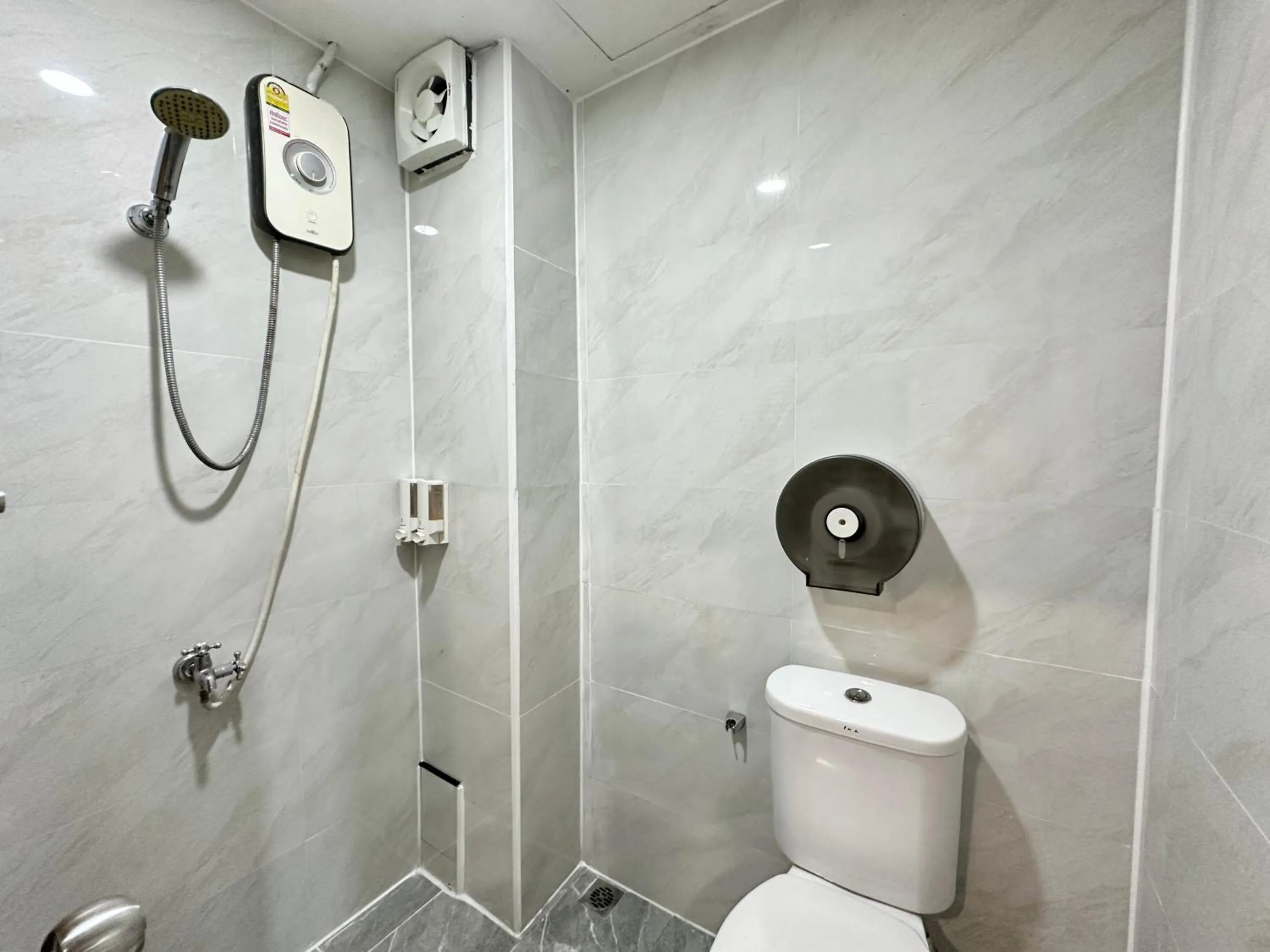 Bathroom in Longzhu Guesthouse