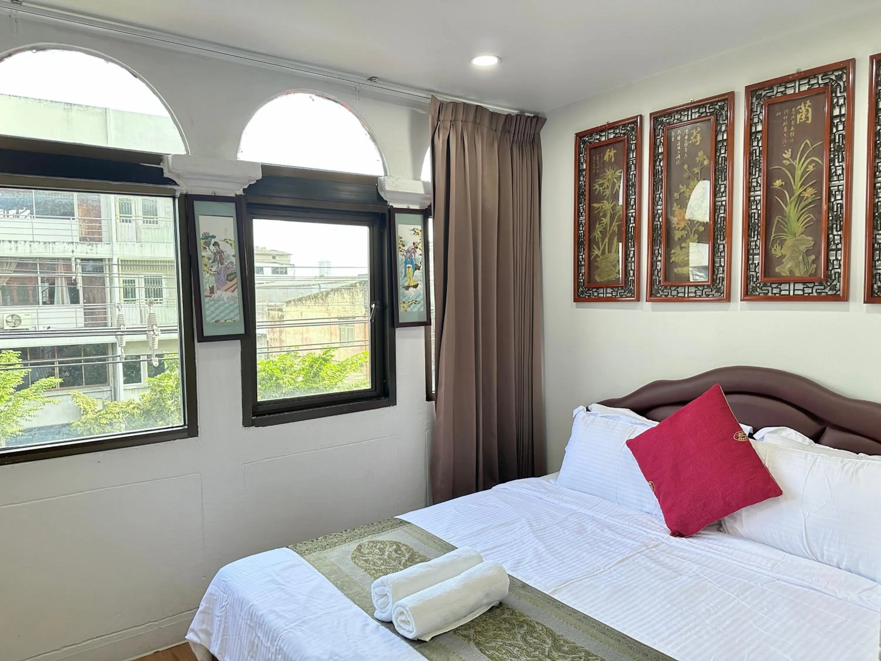 Photo of the whole room, Bed in Longzhu Guesthouse