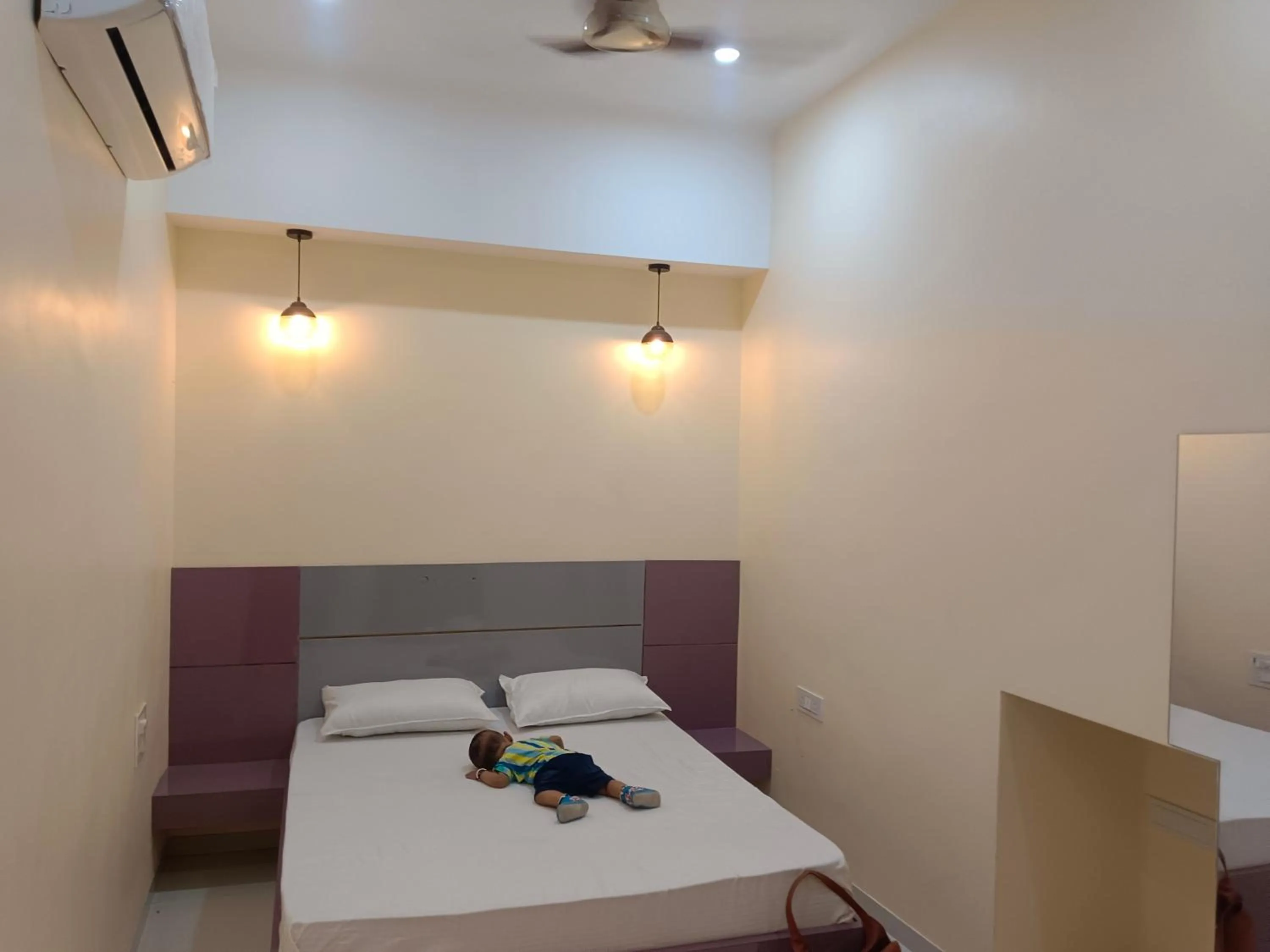 Bed in Jawai Rock Hotel