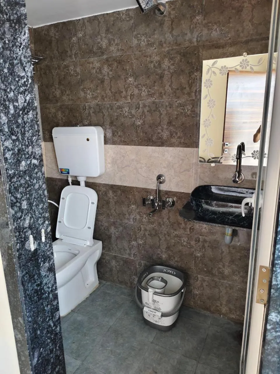 Toilet in Jawai Rock Hotel