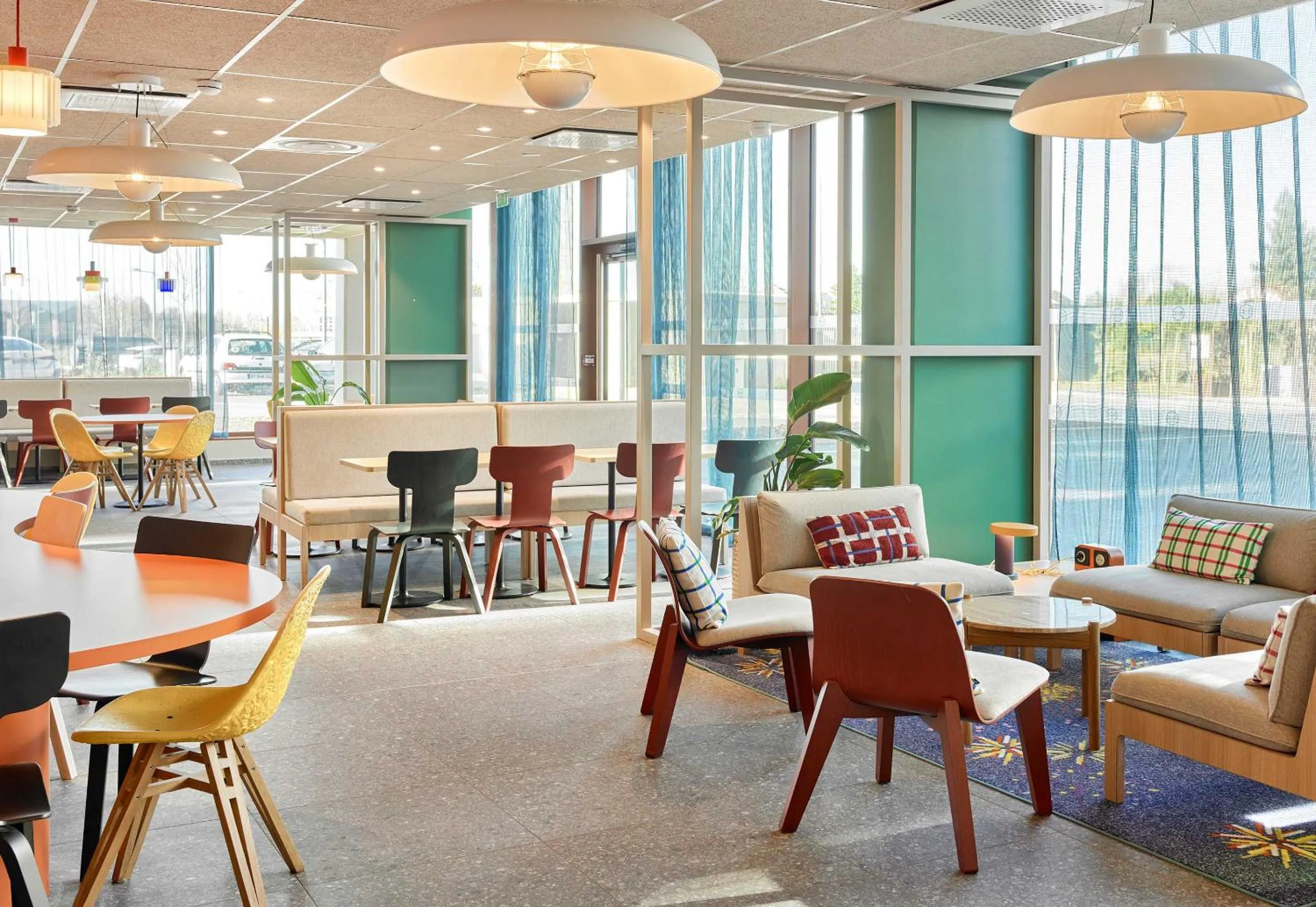 Restaurant/places to eat in B&B HOTEL Marne-la-Vallée Val d'Europe