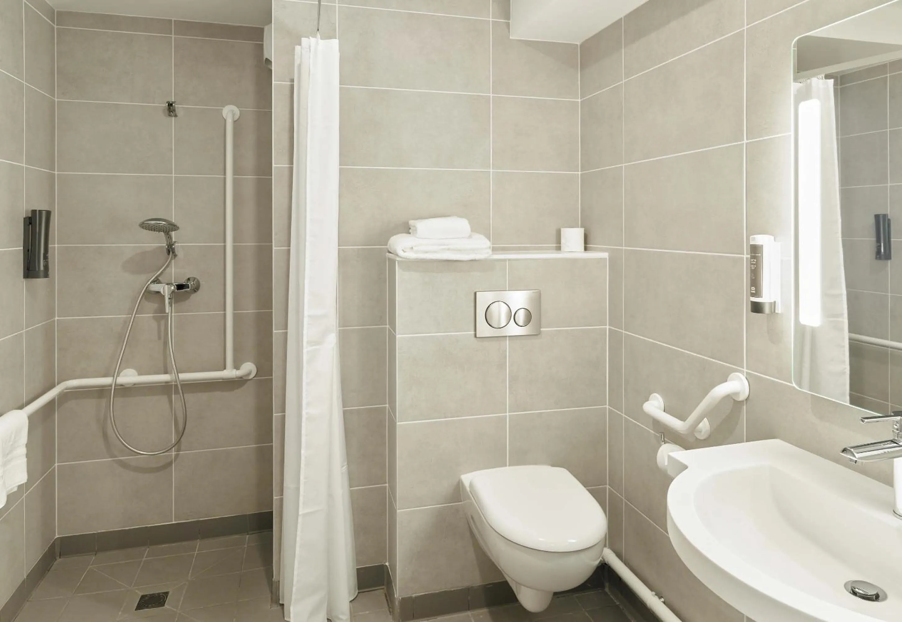 Bathroom in B&B HOTEL Marne-la-Vallée Val d'Europe