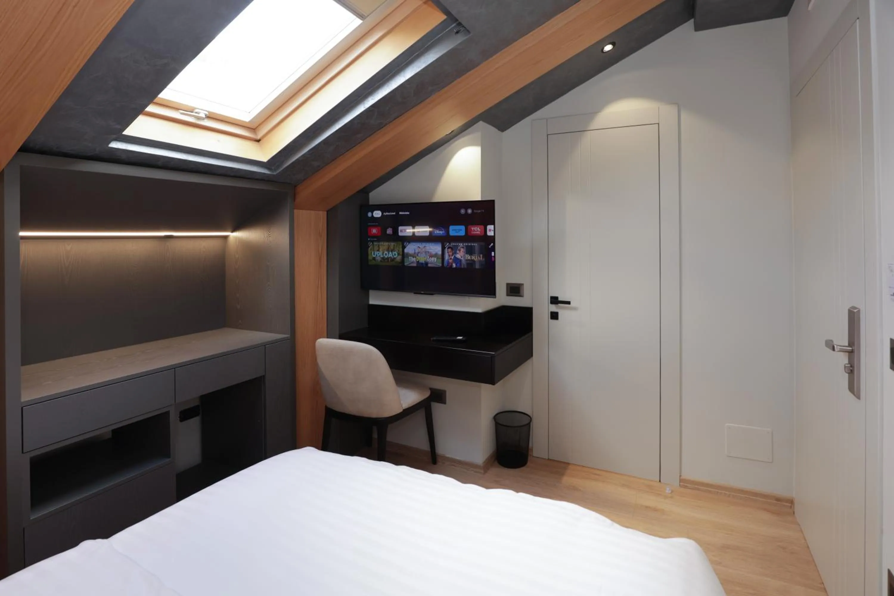 TV and multimedia, Bed in Gremmy Boutique Hotel