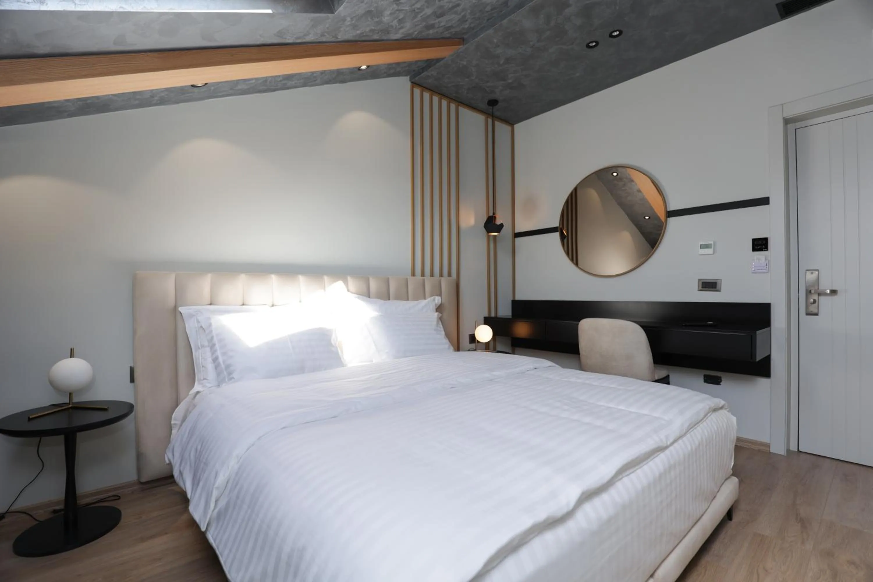 Bedroom, Bed in Gremmy Boutique Hotel