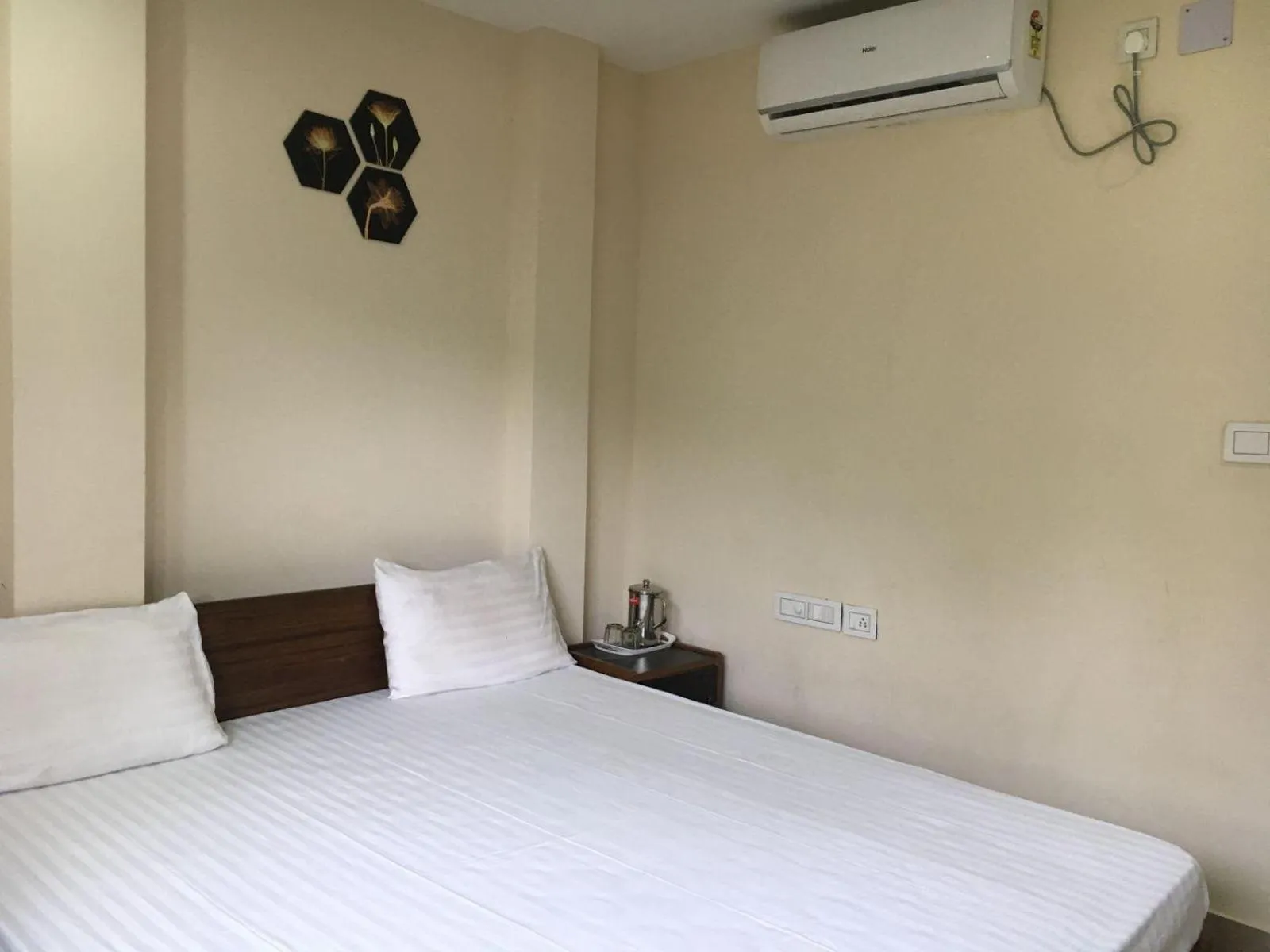 Bed in The Dew Drop Hotel