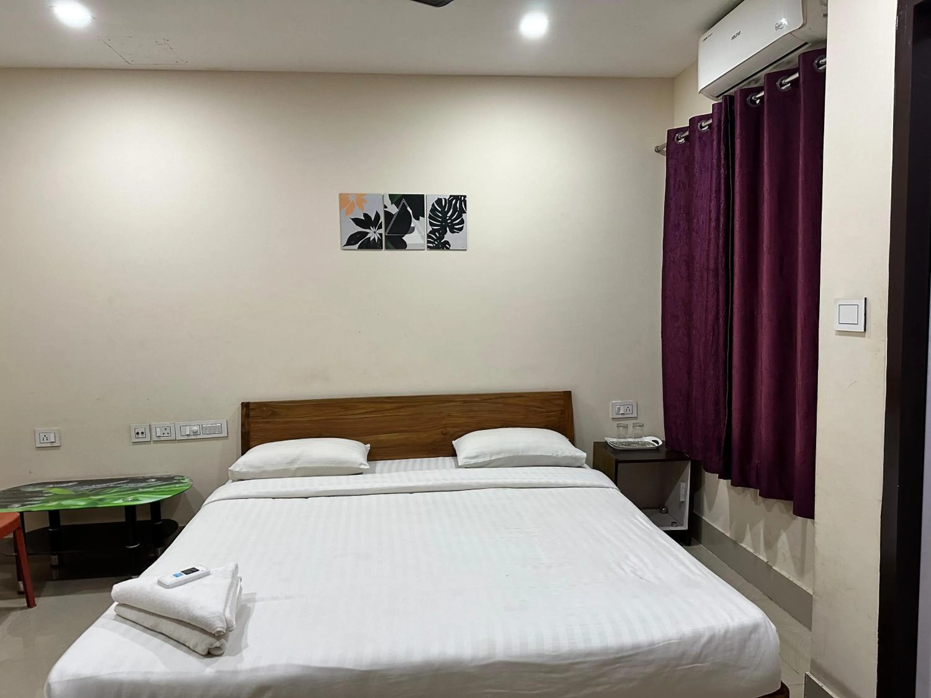 Bed in The Dew Drop Hotel