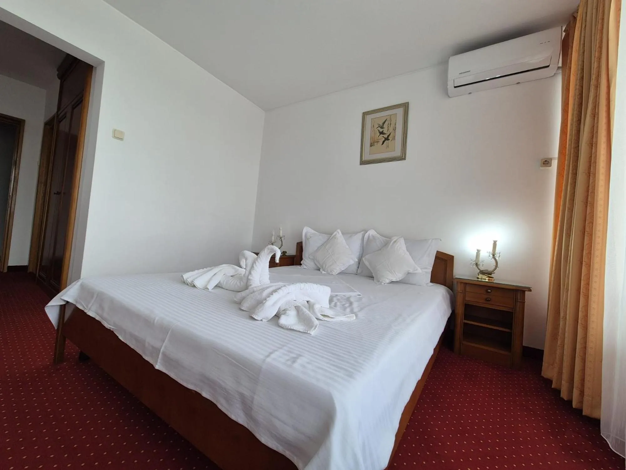 Photo of the whole room, Bed in Hotel Scoica