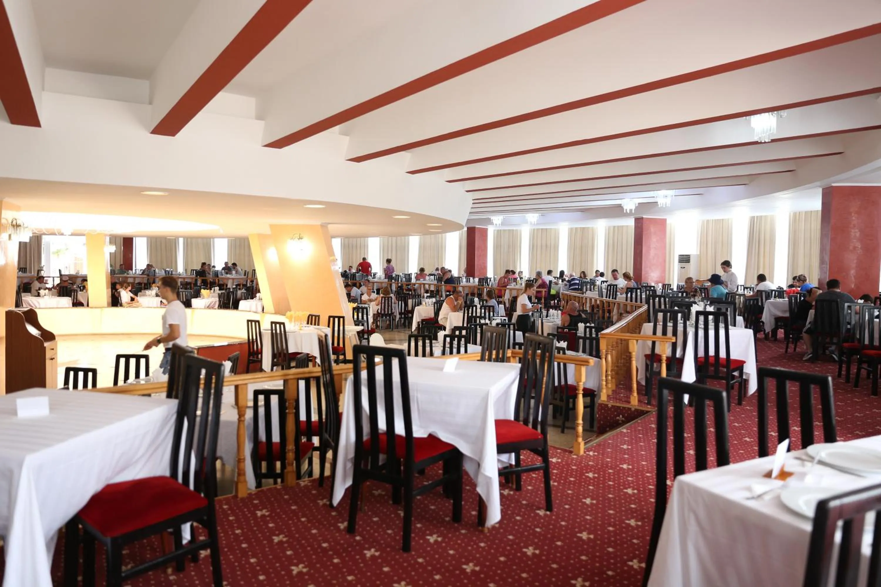 Restaurant/places to eat in Hotel Scoica