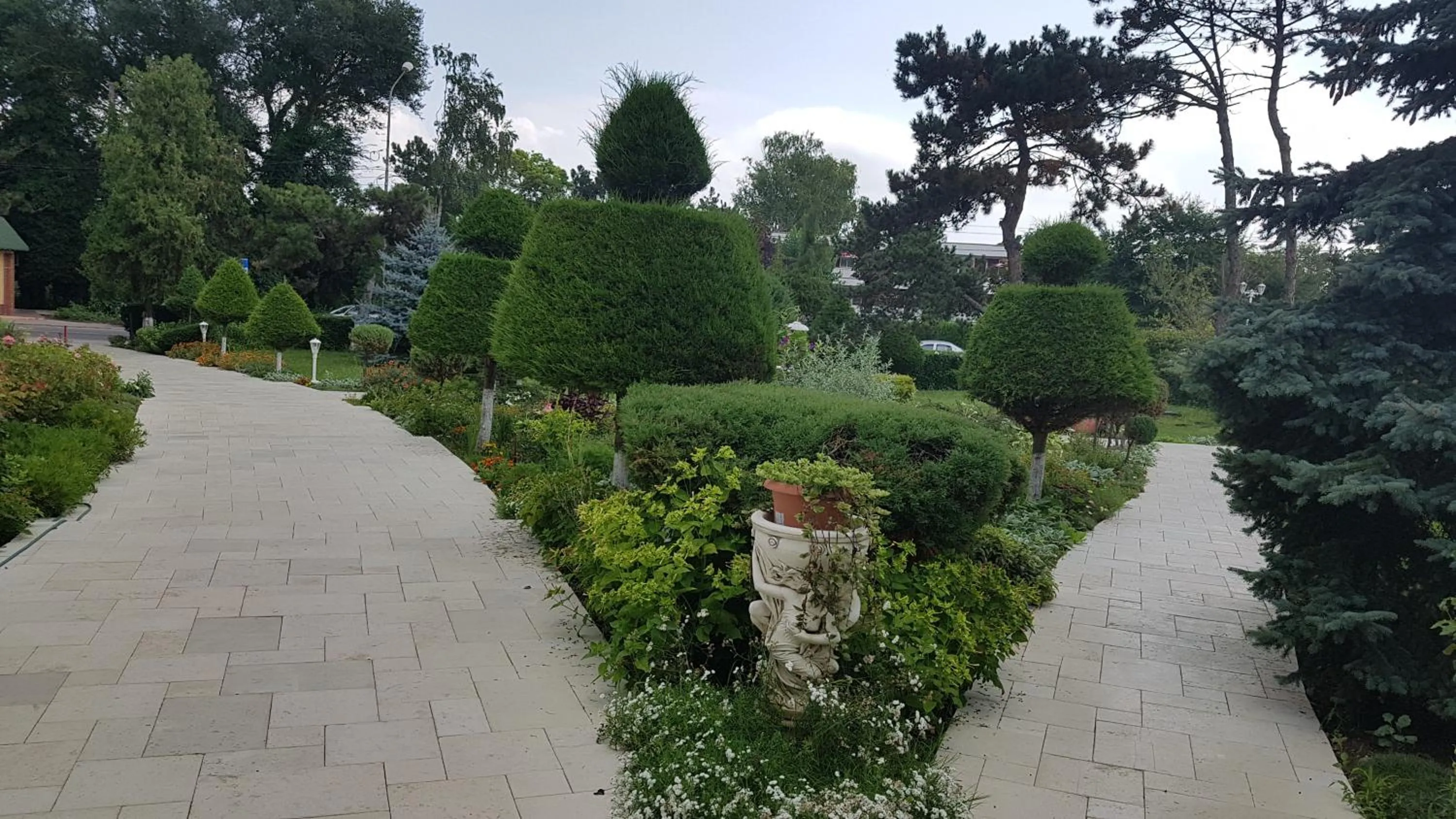 Garden view in Hotel Scoica