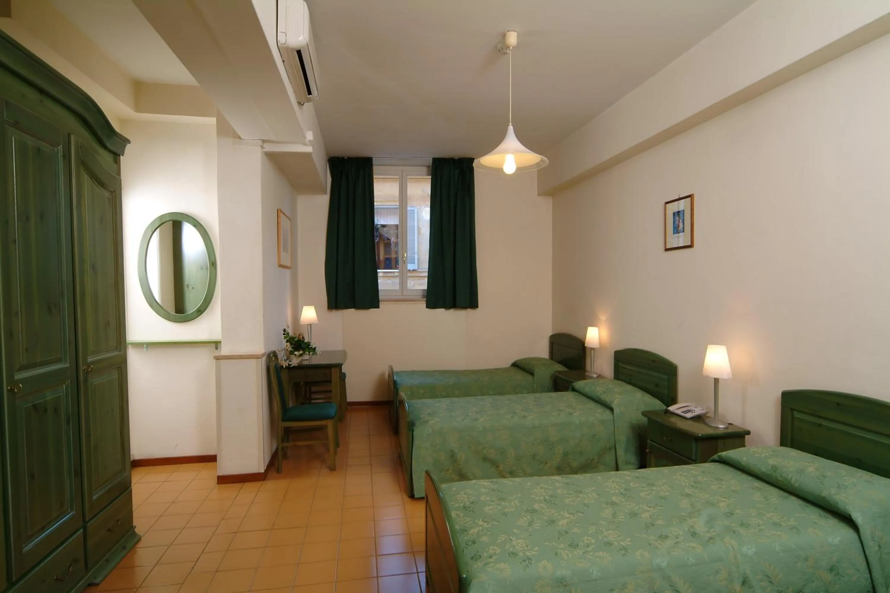 Bed in Casa Di Santa Francesca Romana a Ponte Rotto