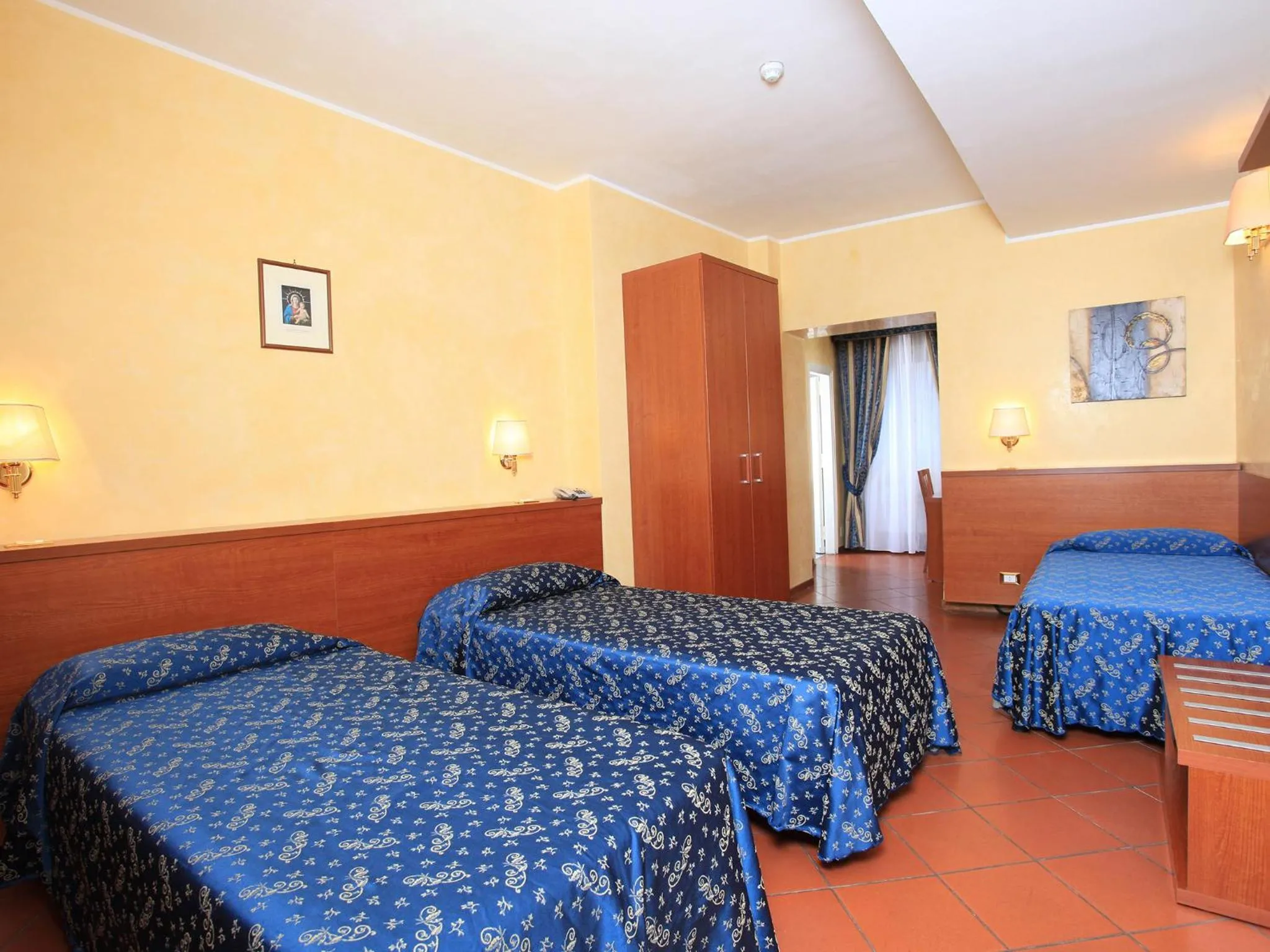 Photo of the whole room, Bed in Casa Di Santa Francesca Romana a Ponte Rotto