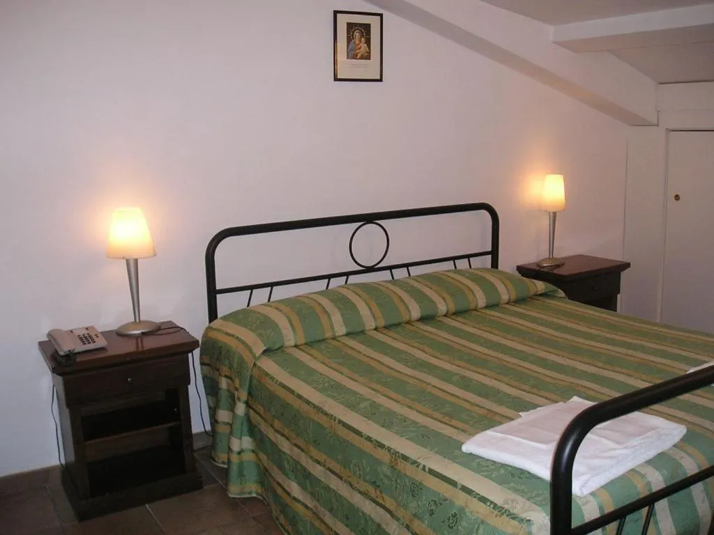 Bedroom, Bed in Casa Di Santa Francesca Romana a Ponte Rotto