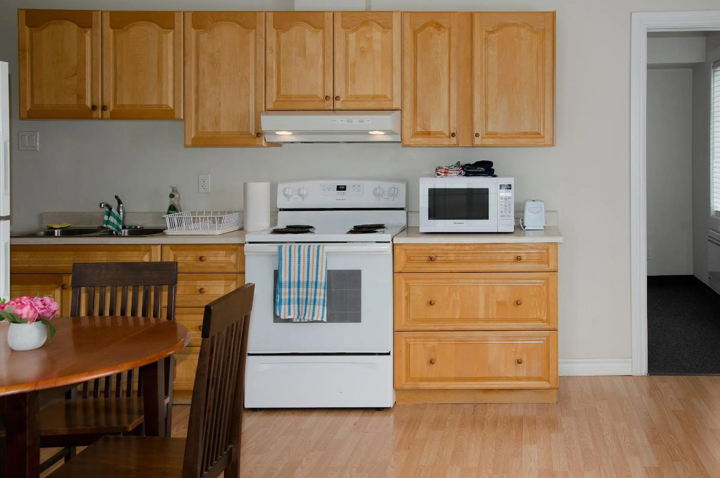 Kitchen or kitchenette in Prospectors Inn