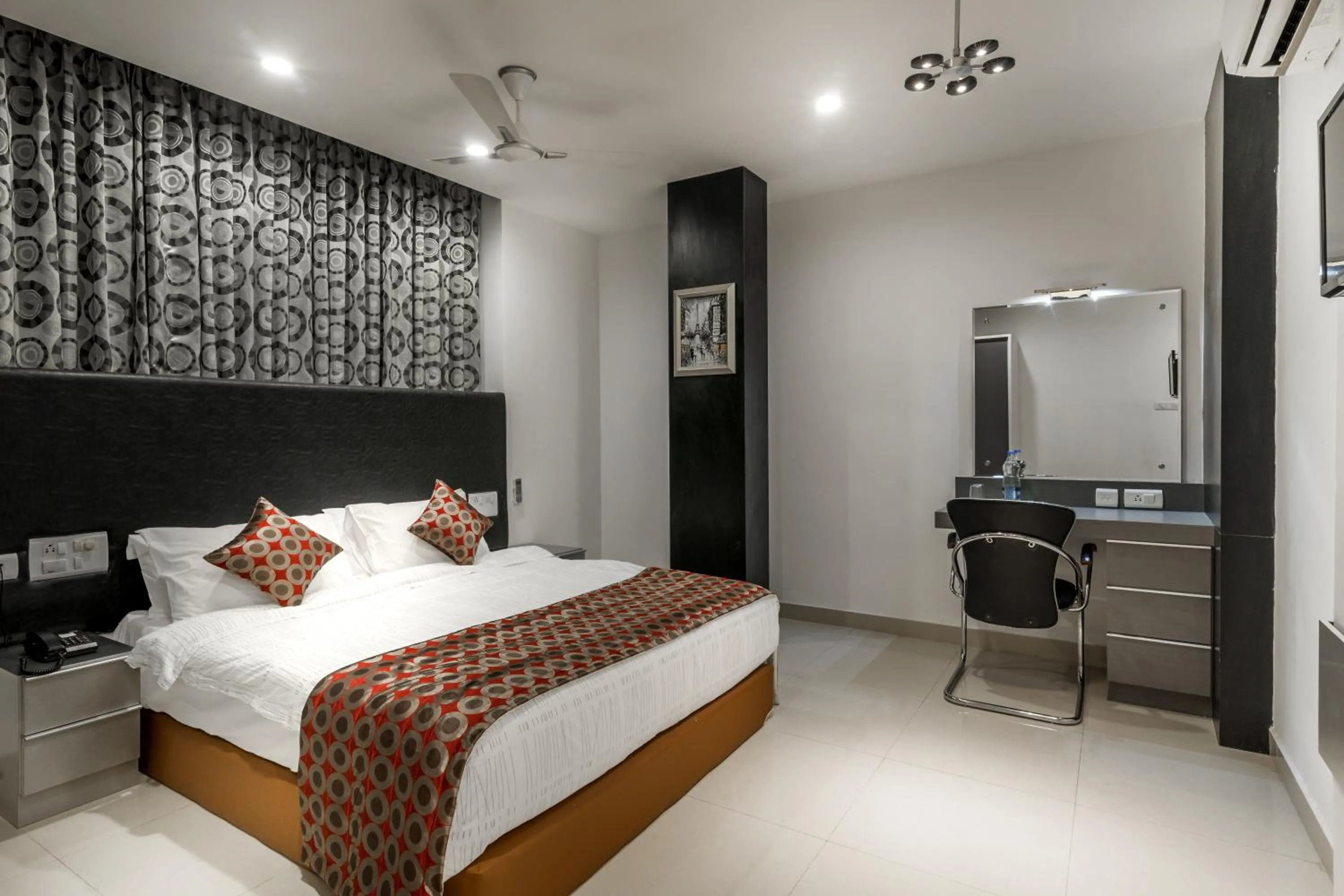 Photo of the whole room, Bed in Saaral Residency