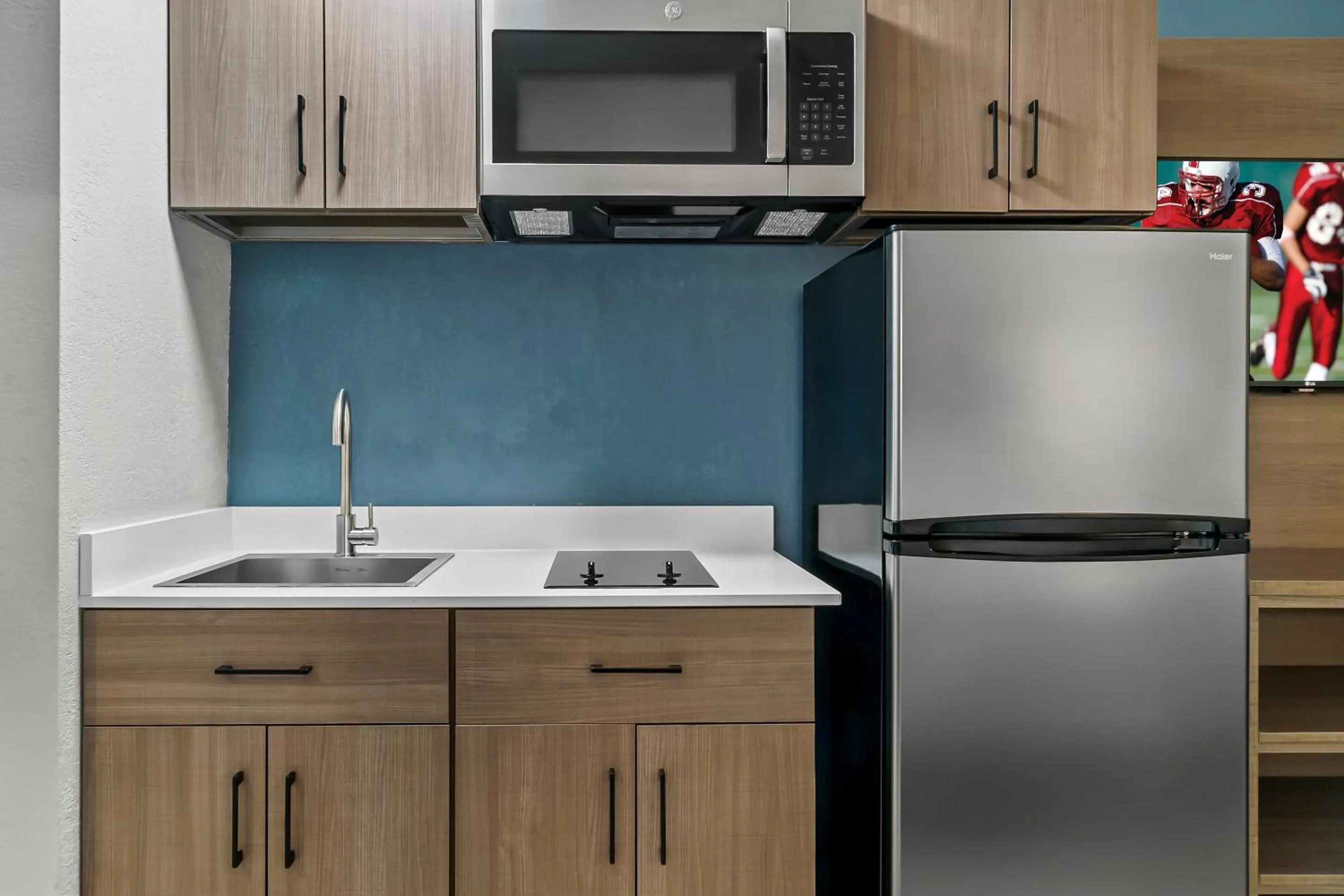 Kitchen or kitchenette in HomeTowne Studios by Red Roof Flint