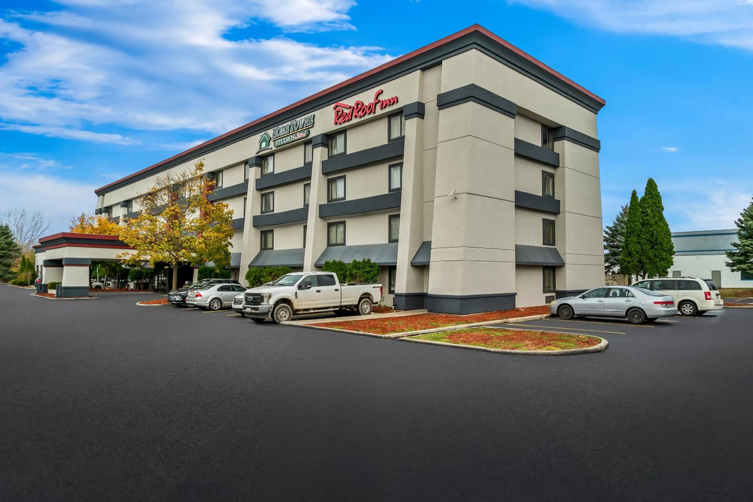 Property building in HomeTowne Studios by Red Roof Flint