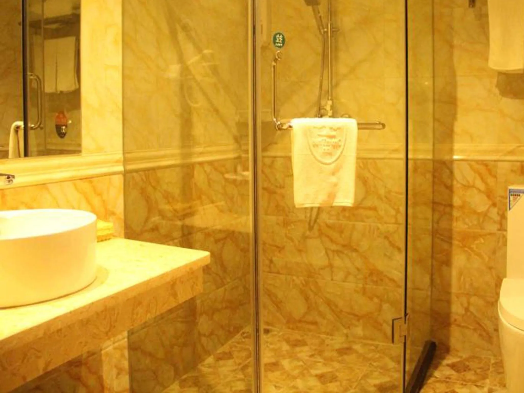 Bathroom in GreenTree Inn Guangzhou Panyu Chimelong Paradise Business Hotel