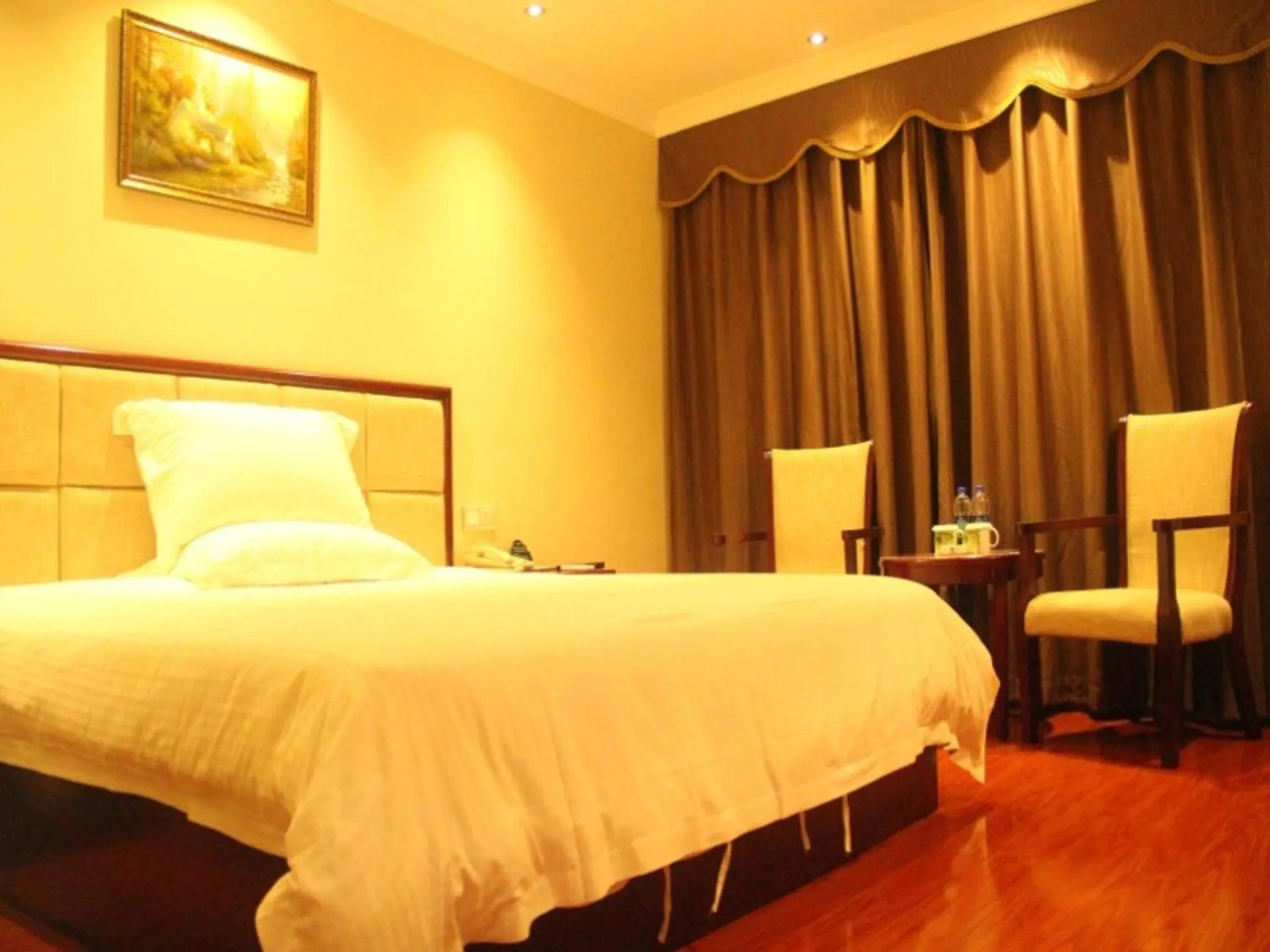 Bed in GreenTree Inn Guangzhou Panyu Chimelong Paradise Business Hotel