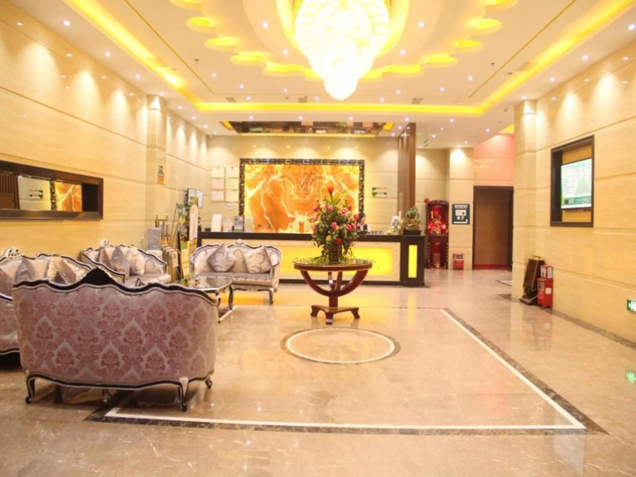 Lobby or reception in GreenTree Inn Guangzhou Panyu Chimelong Paradise Business Hotel