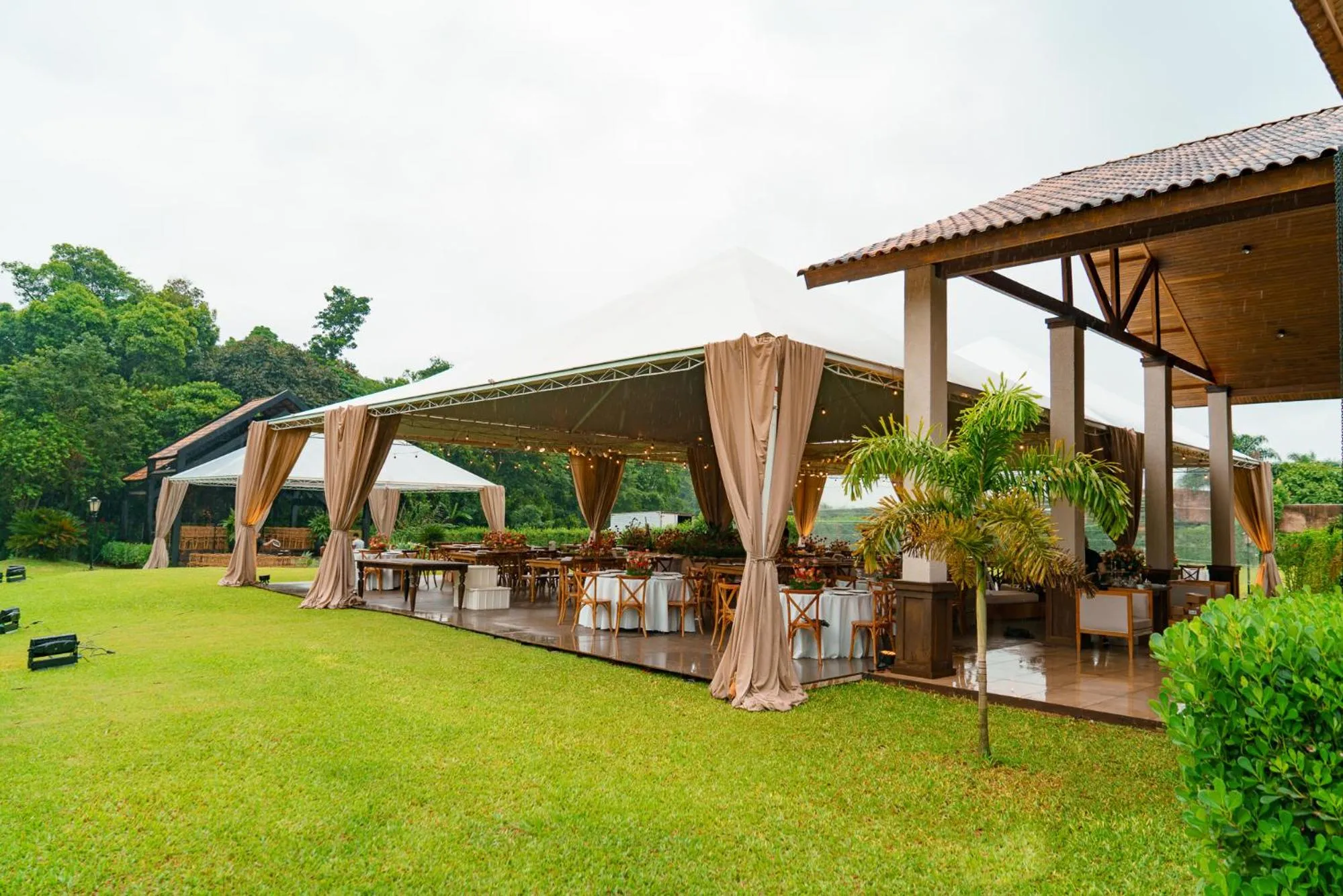 Entertainment in LAS HOTEL BOUTIQUE