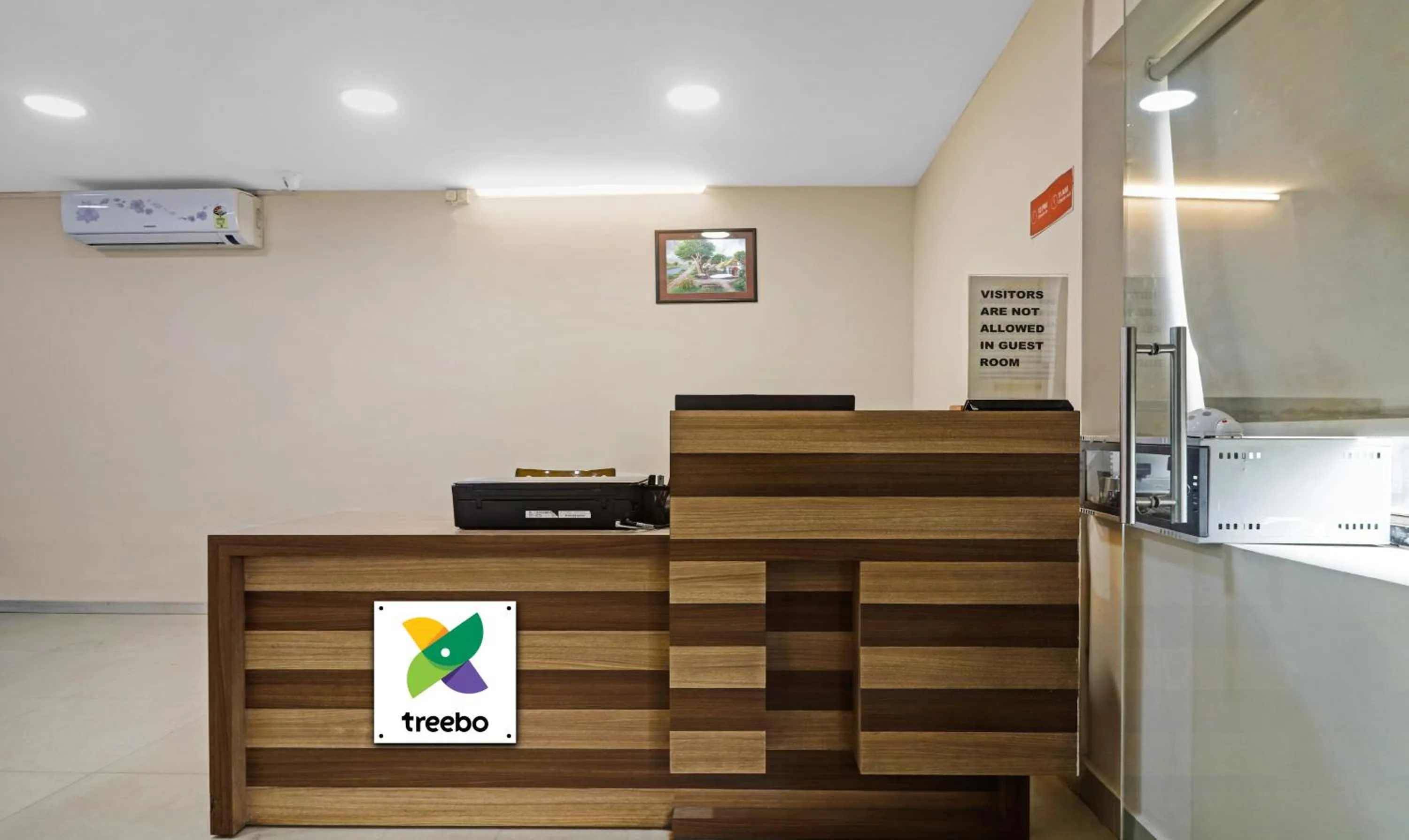 Lobby or reception in Treebo Pride Inn Botanica