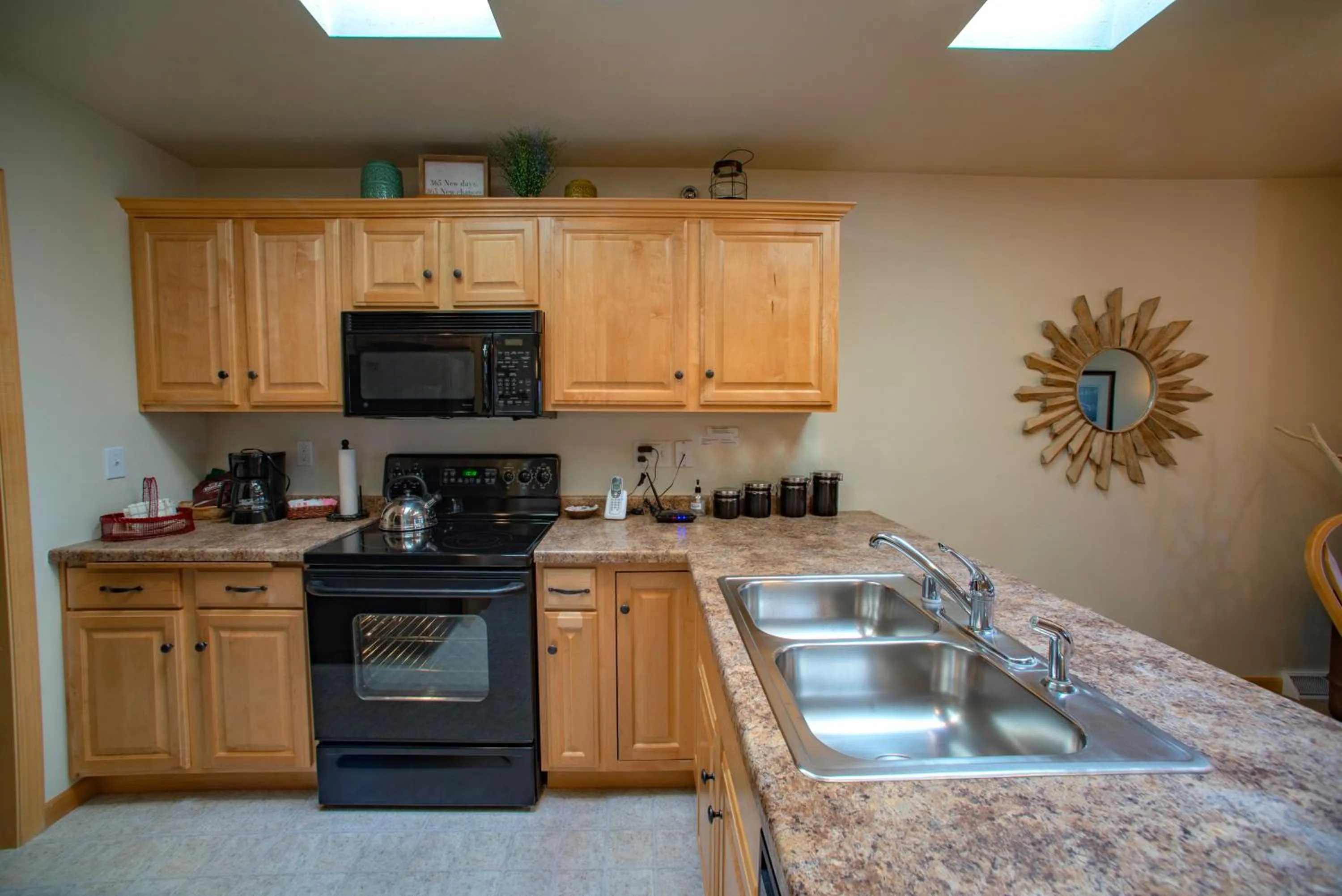Kitchen or kitchenette in Birchwood Lodge
