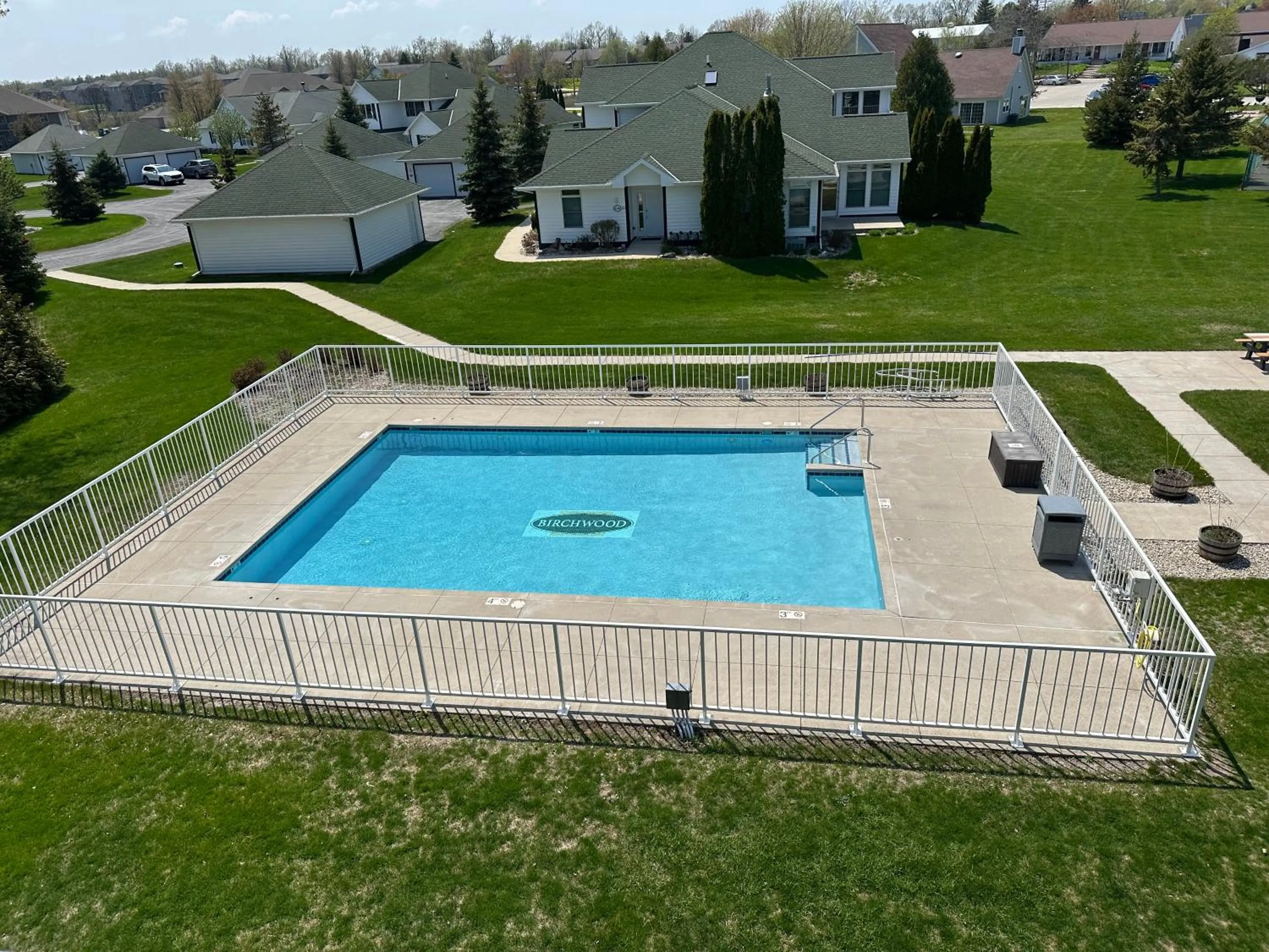 Swimming pool in Birchwood Lodge
