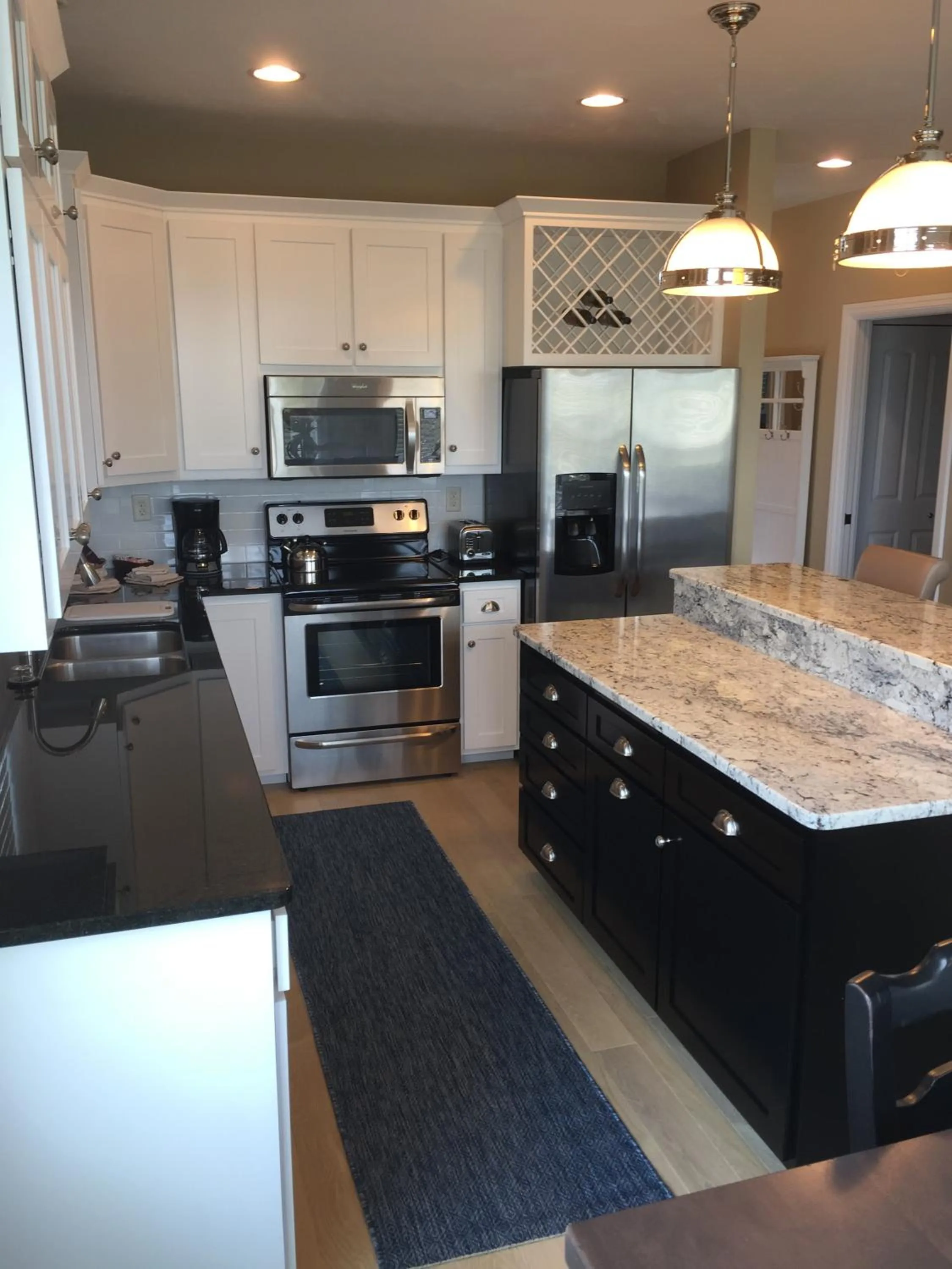 Kitchen or kitchenette in Birchwood Lodge