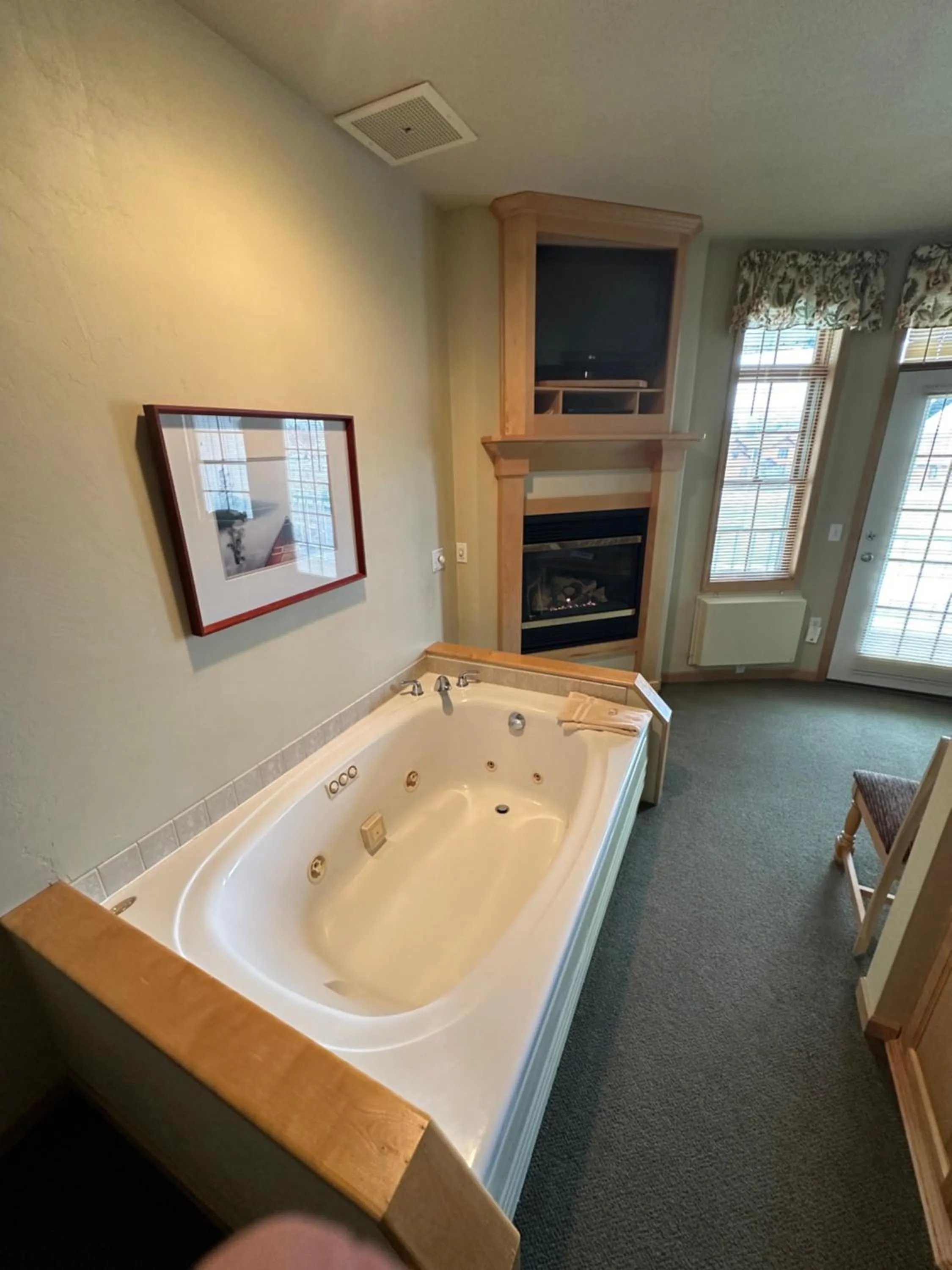 Hot Tub in Birchwood Lodge