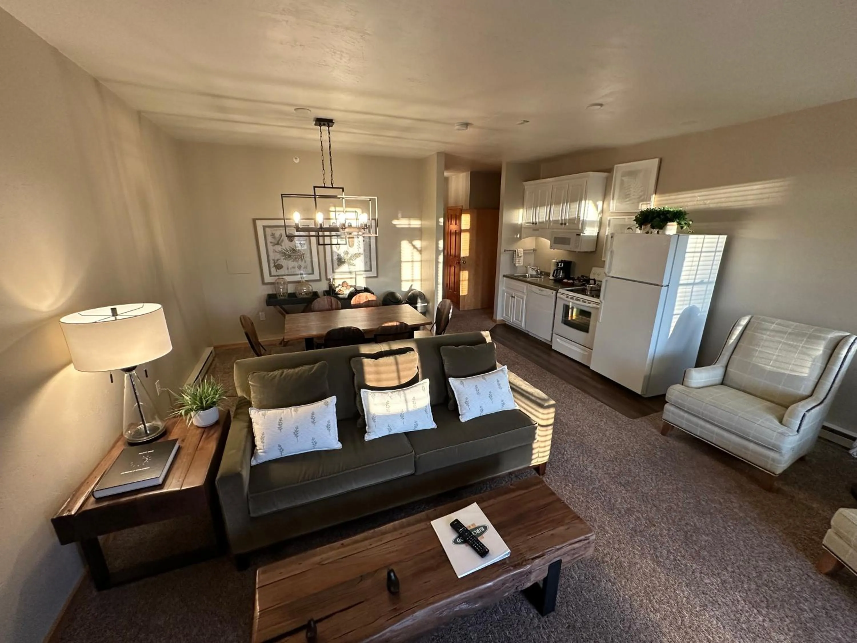 Living room, Bed in Birchwood Lodge