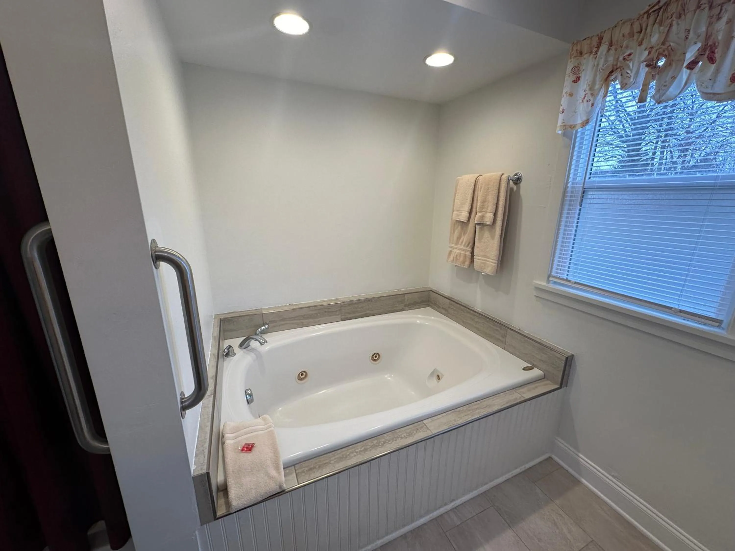 Hot Tub in Birchwood Lodge