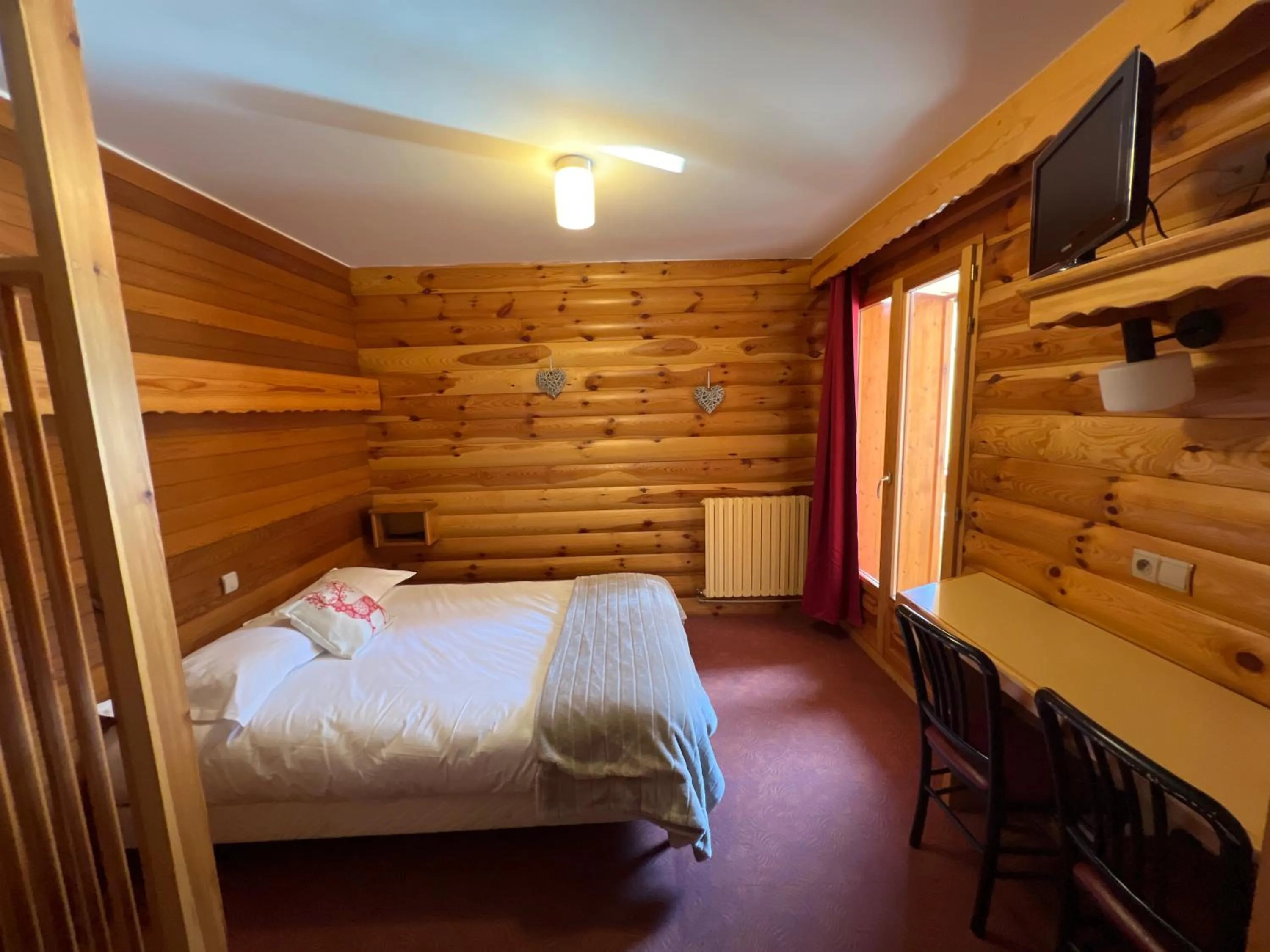 Bed in Hôtel Restaurant La Pendine