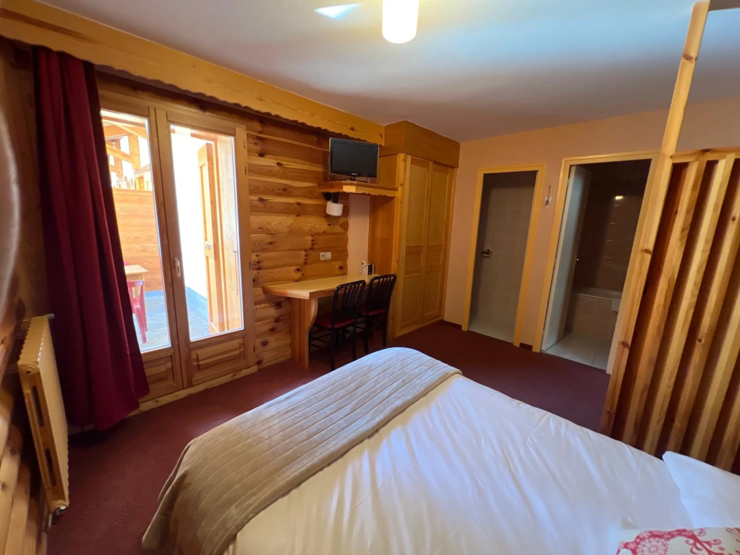 Bed in Hôtel Restaurant La Pendine