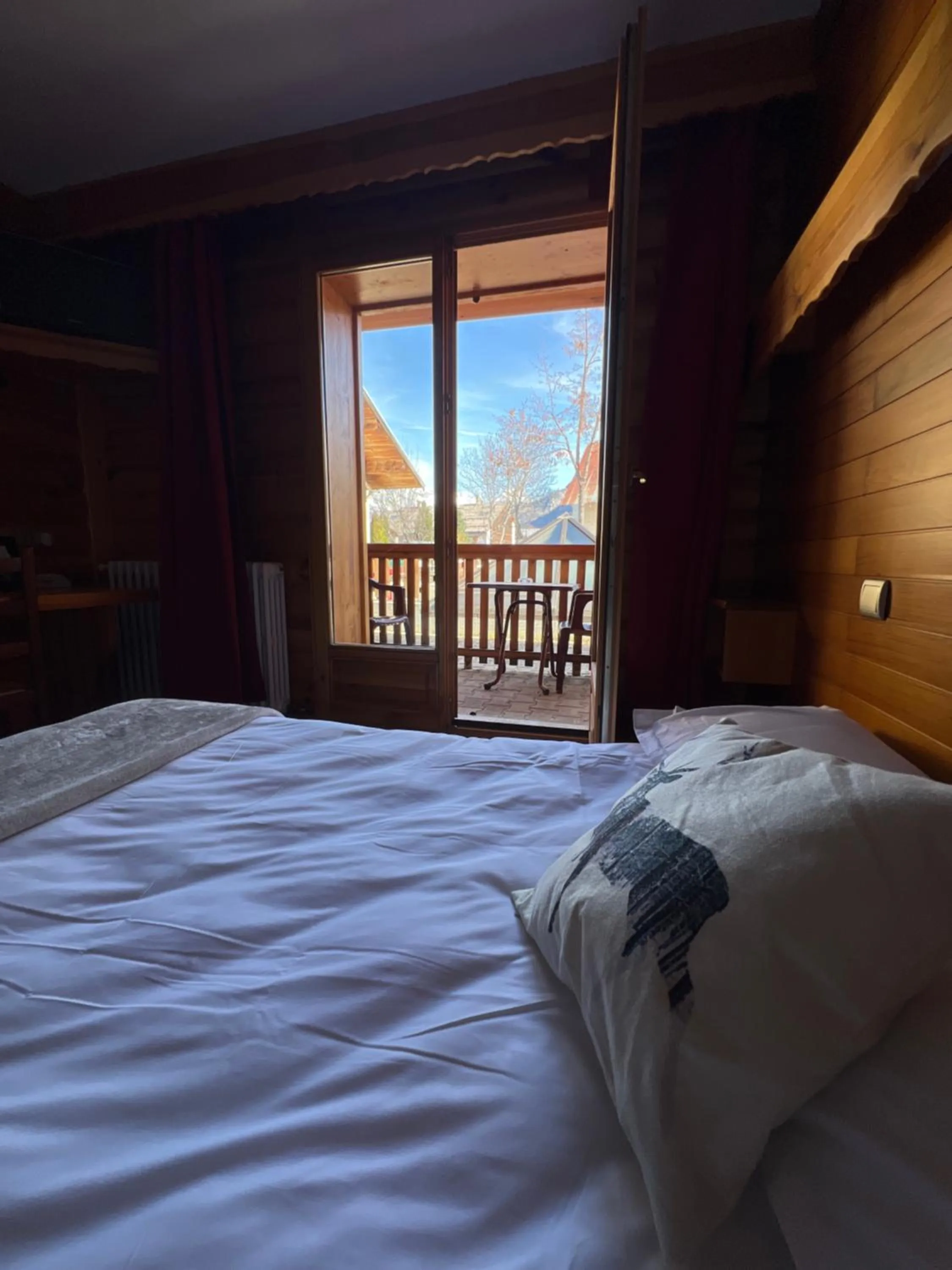 Bed in Hôtel Restaurant La Pendine