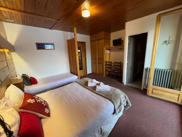 Bed in Hôtel Restaurant La Pendine