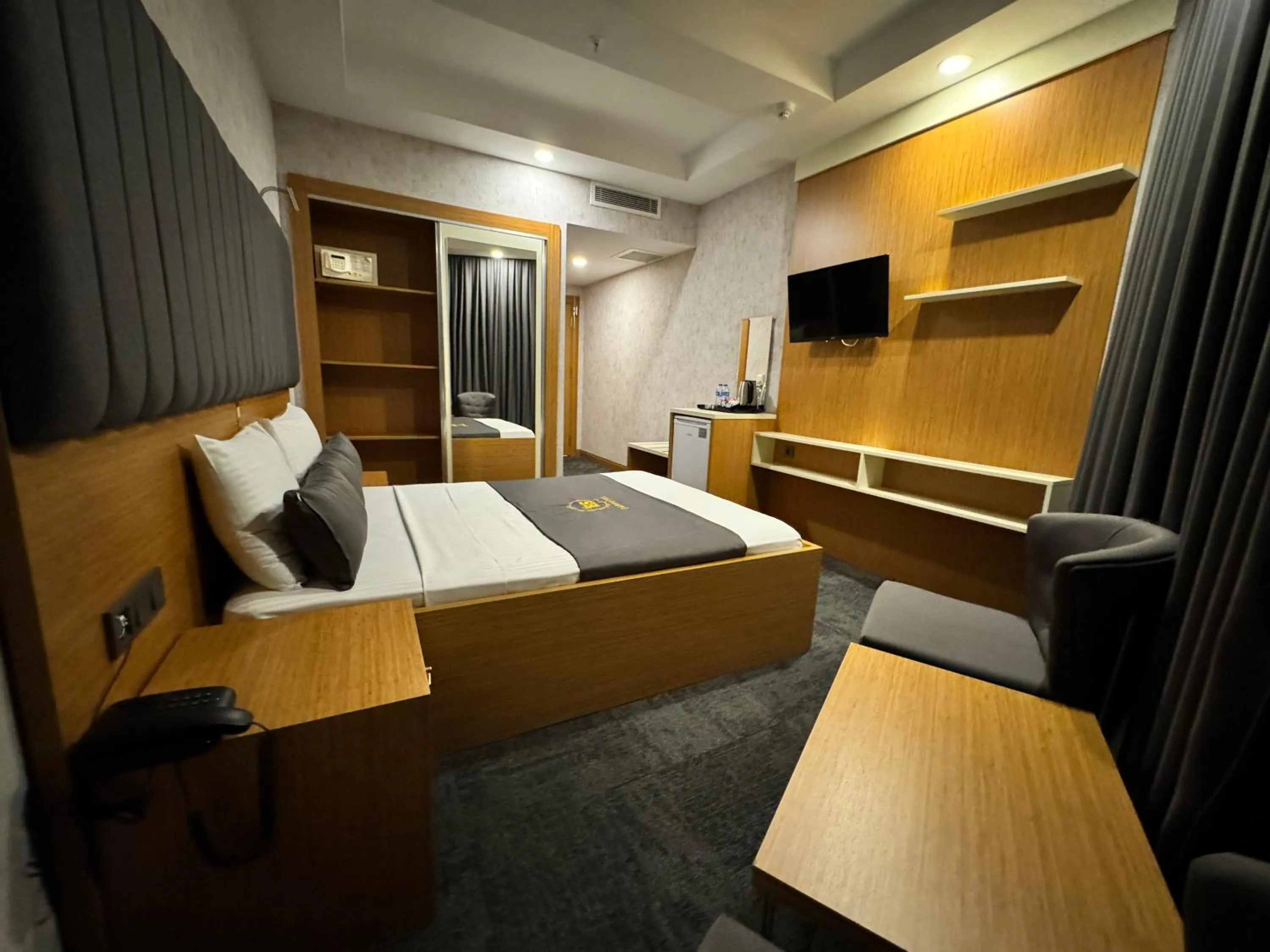 Photo of the whole room, Bed in E5 PARK OTEL