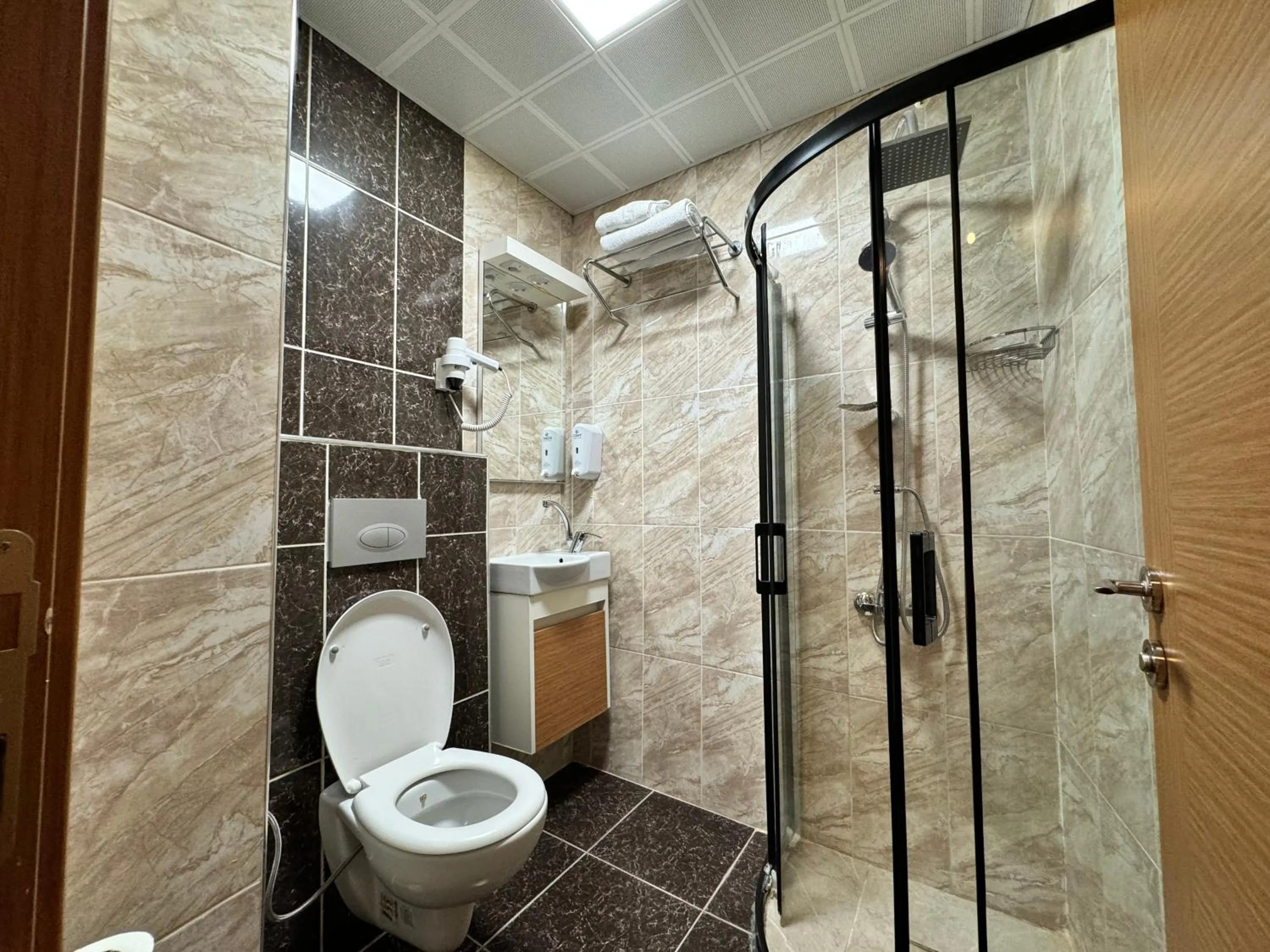 Shower in E5 PARK OTEL